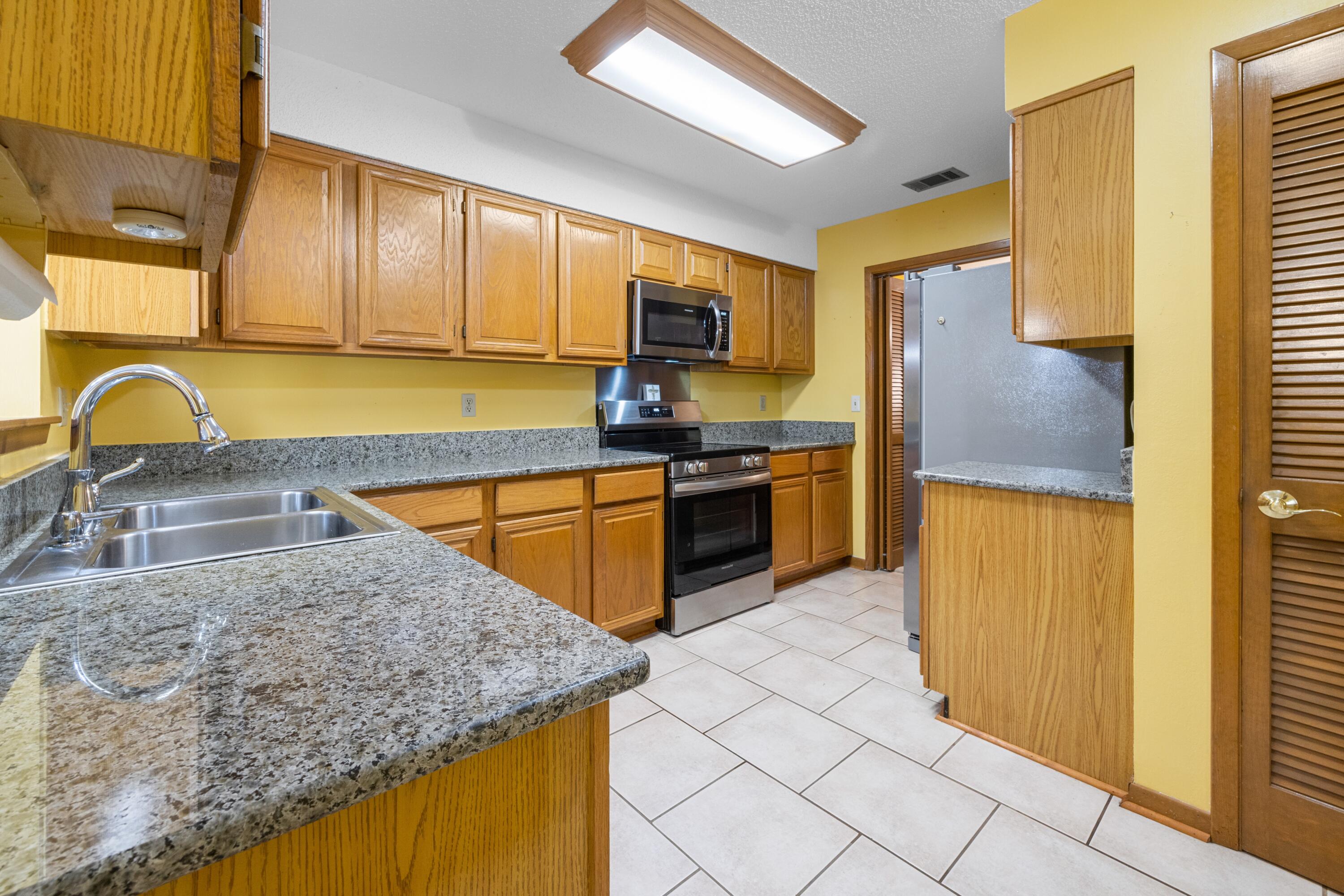 ROYAL OAK VILLAGE III-B LOT 1002 - Residential