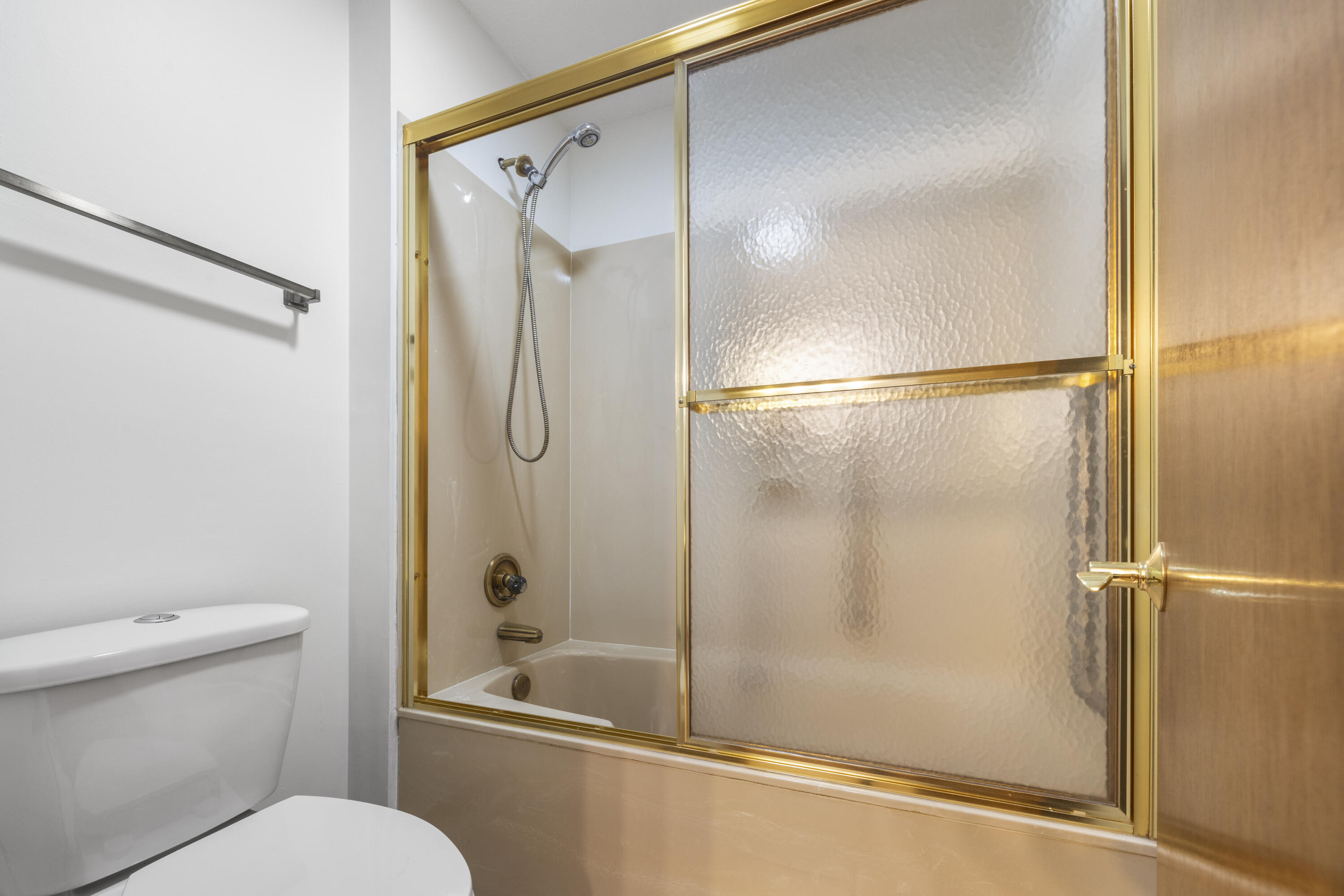 ROYAL OAK VILLAGE III-B LOT 1002 - Residential