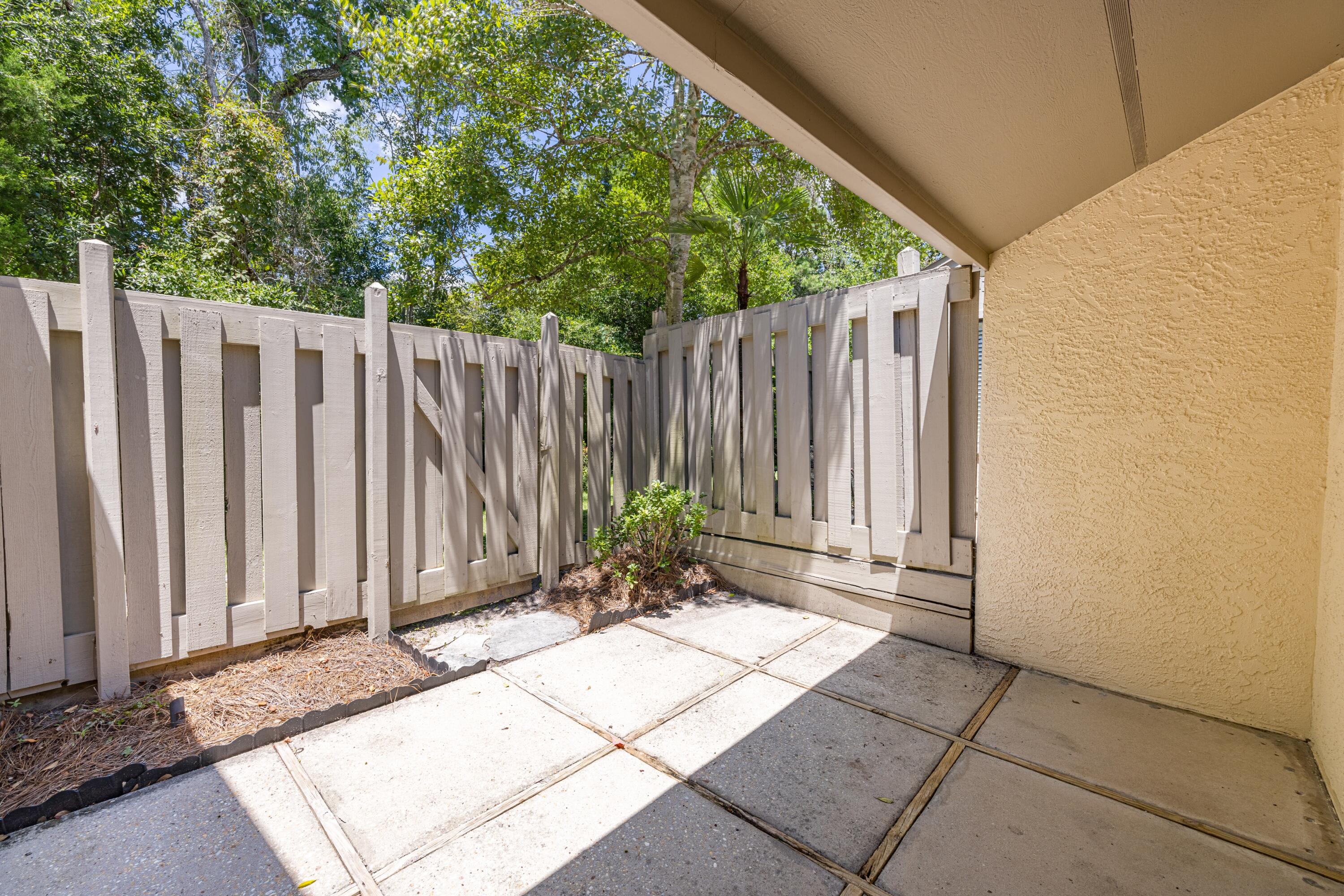 ROYAL OAK VILLAGE III-B LOT 1002 - Residential
