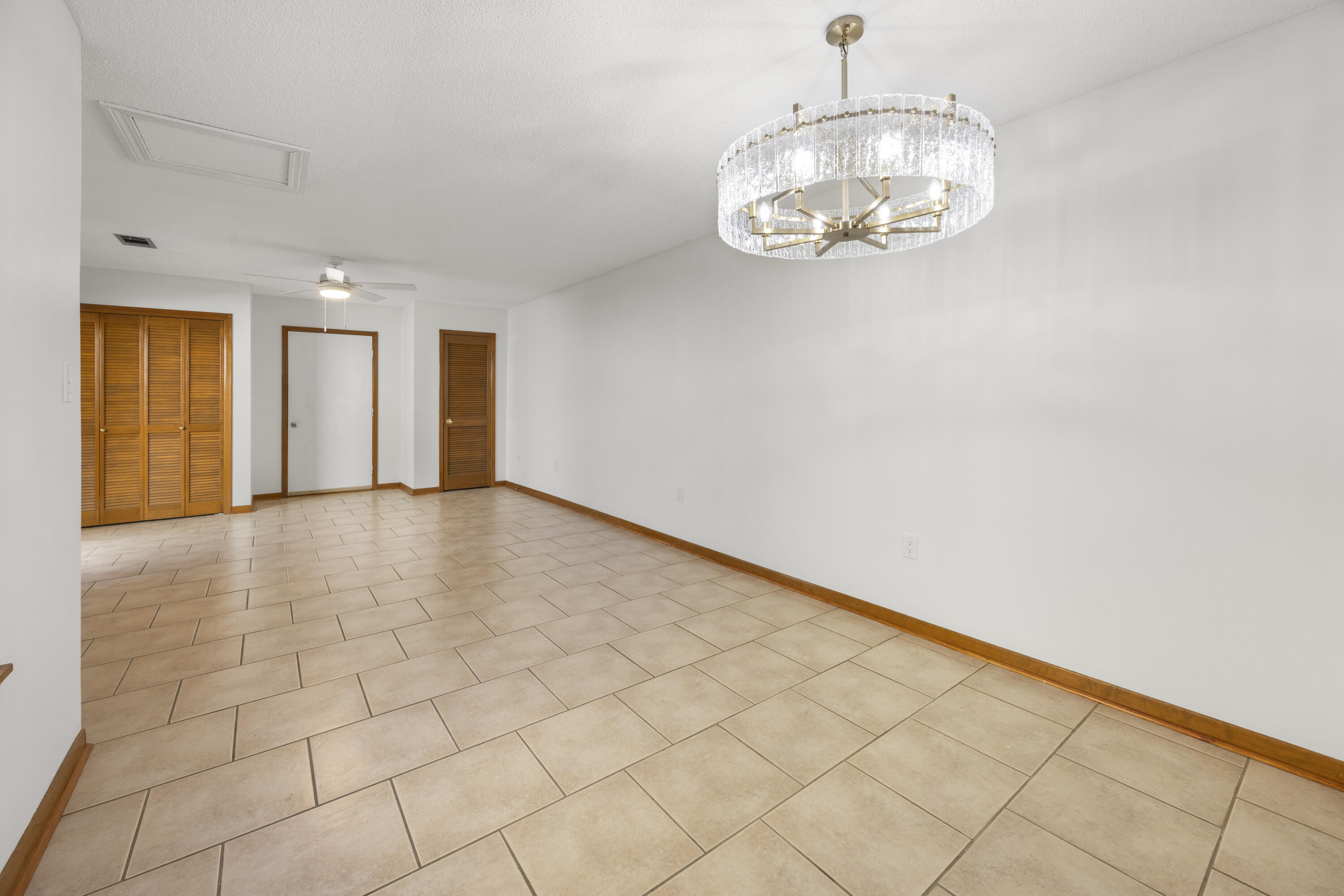 ROYAL OAK VILLAGE III-B LOT 1002 - Residential