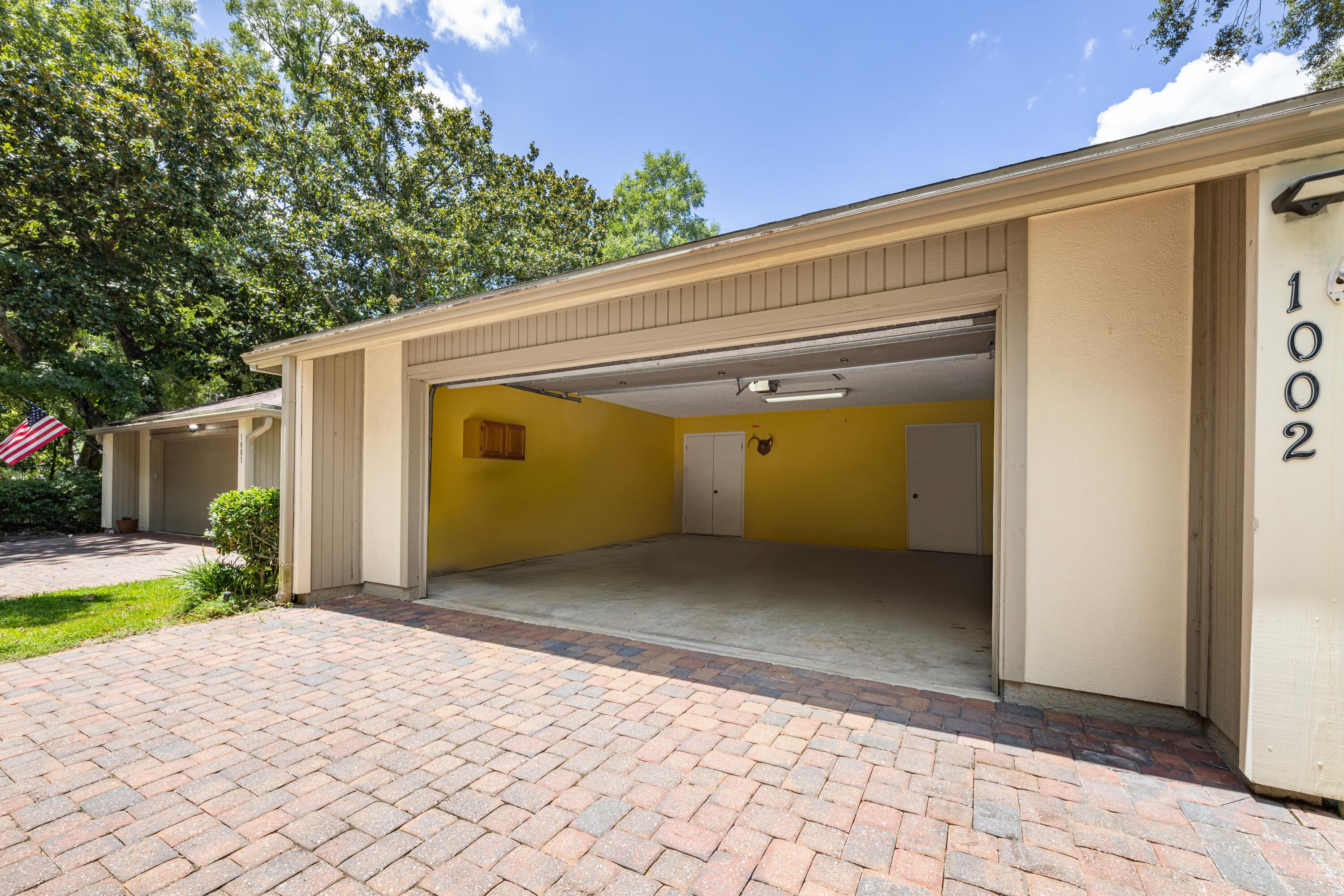 ROYAL OAK VILLAGE III-B LOT 1002 - Residential