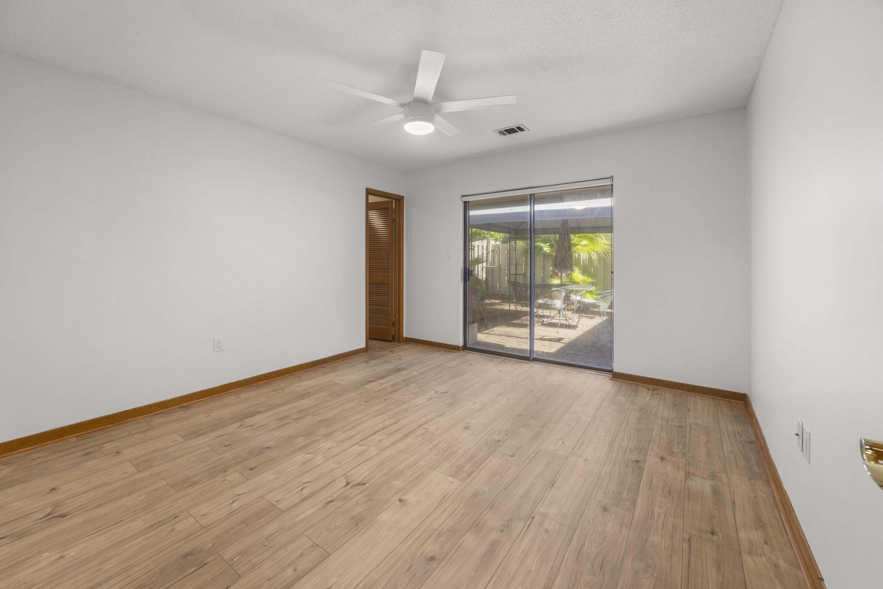 ROYAL OAK VILLAGE III-B LOT 1002 - Residential