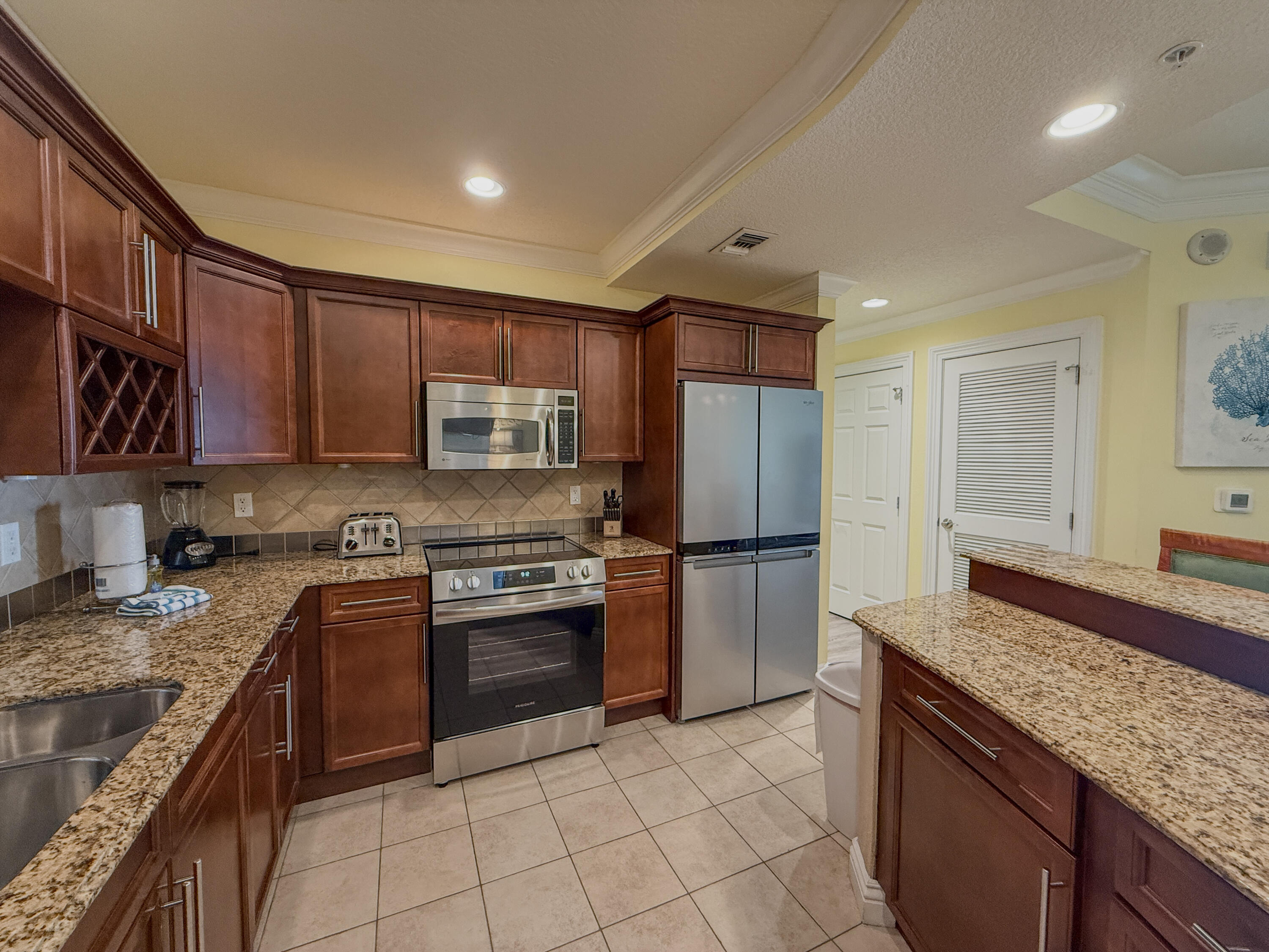 EMERALD GRANDE - Residential