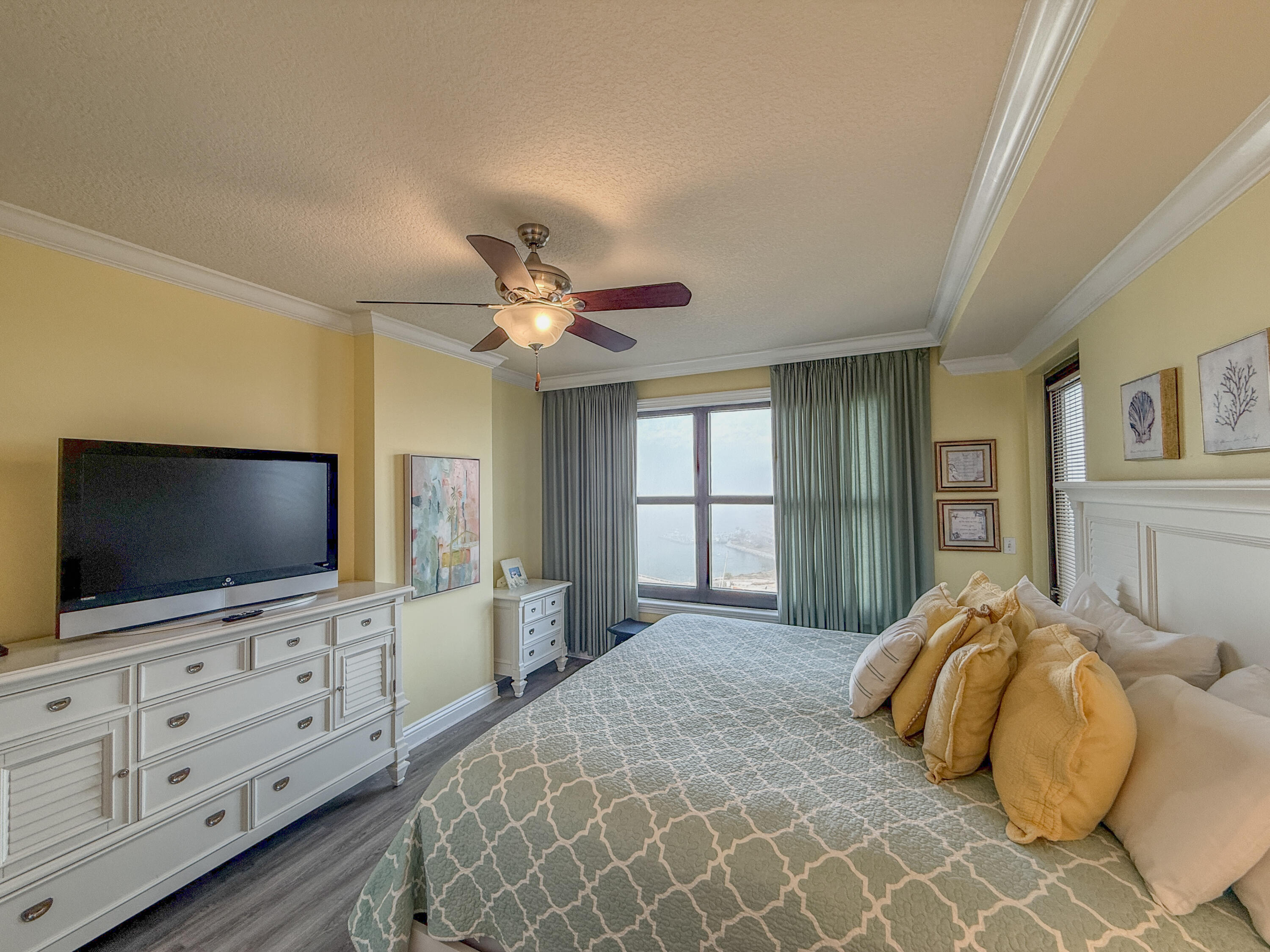 EMERALD GRANDE - Residential