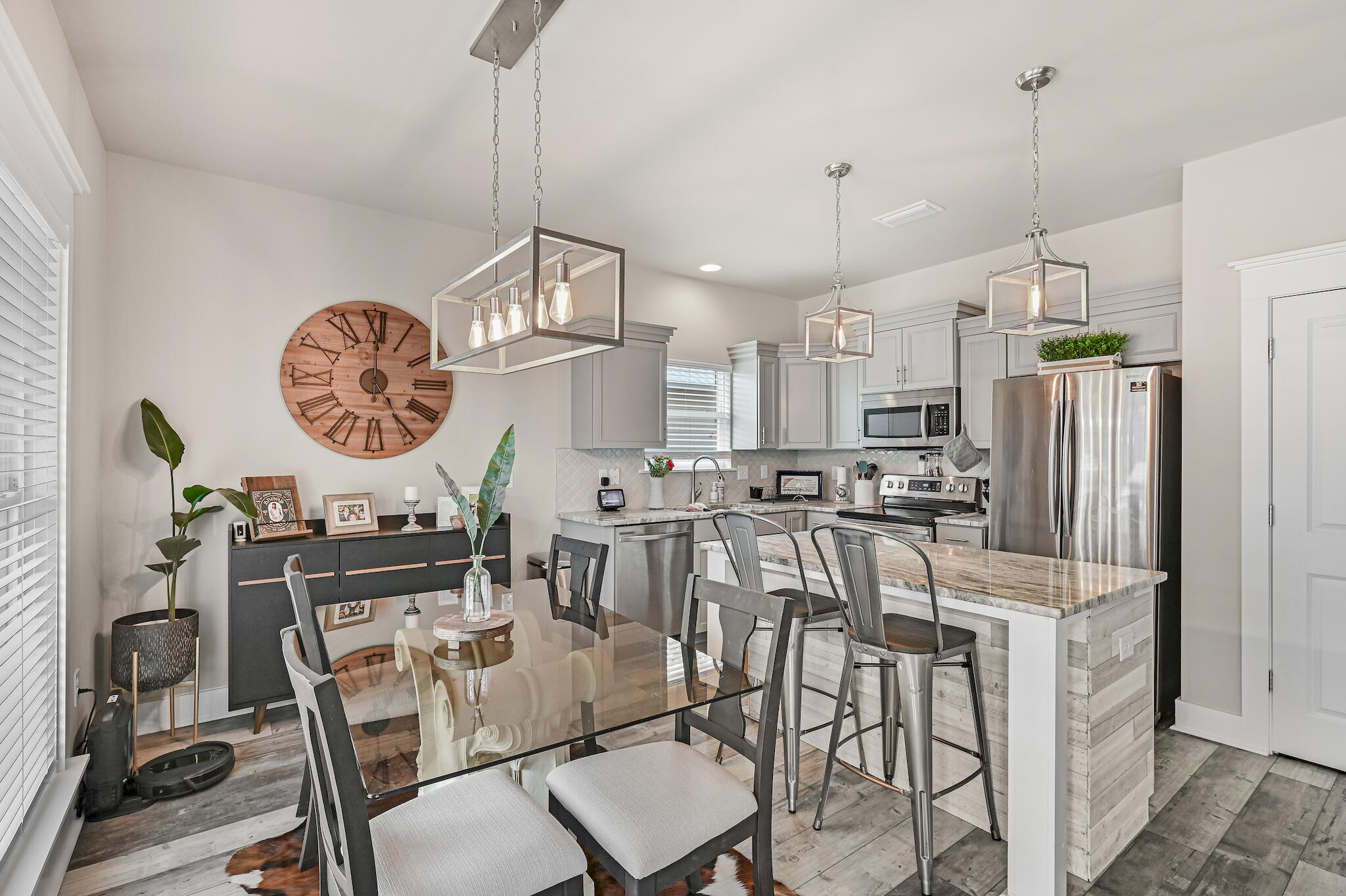 TOWN OF SANTA ROSA - Residential