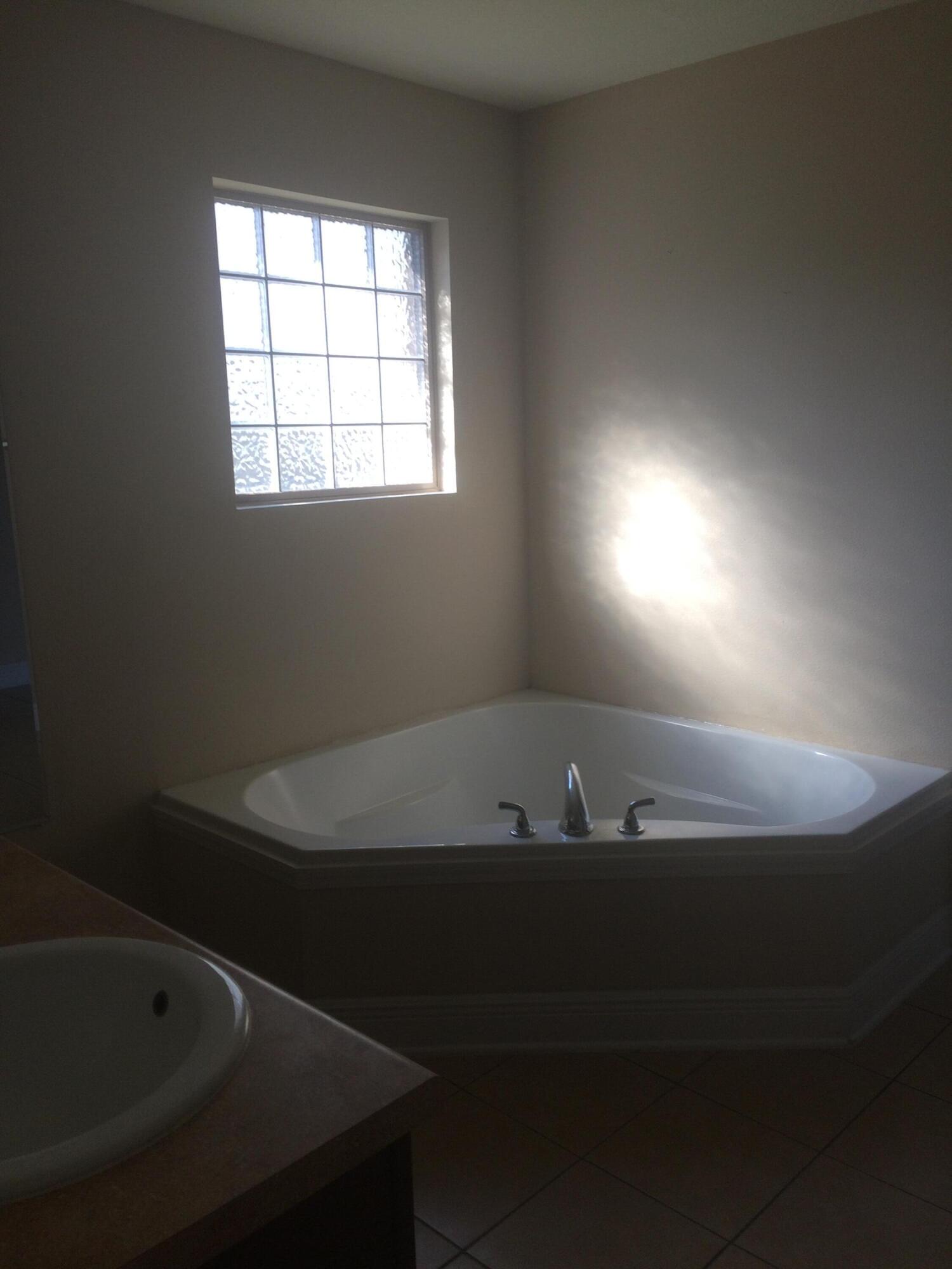 DUGGAN POND ESTATES - Residential Lease