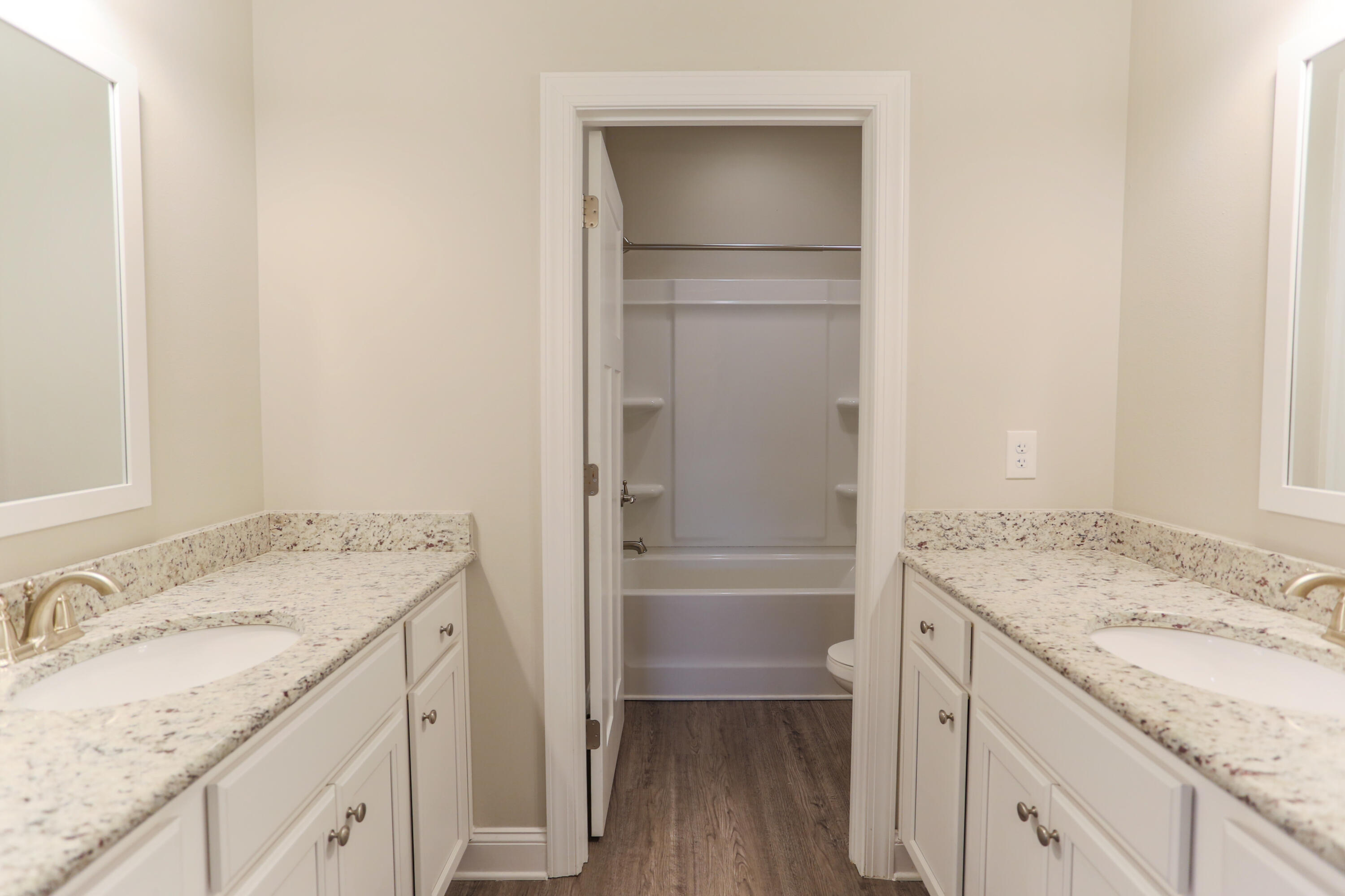 CROSS CREEK - Residential