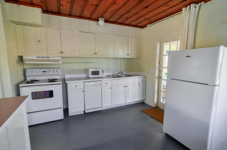 LAGUNA BEACH ESTATES - Residential