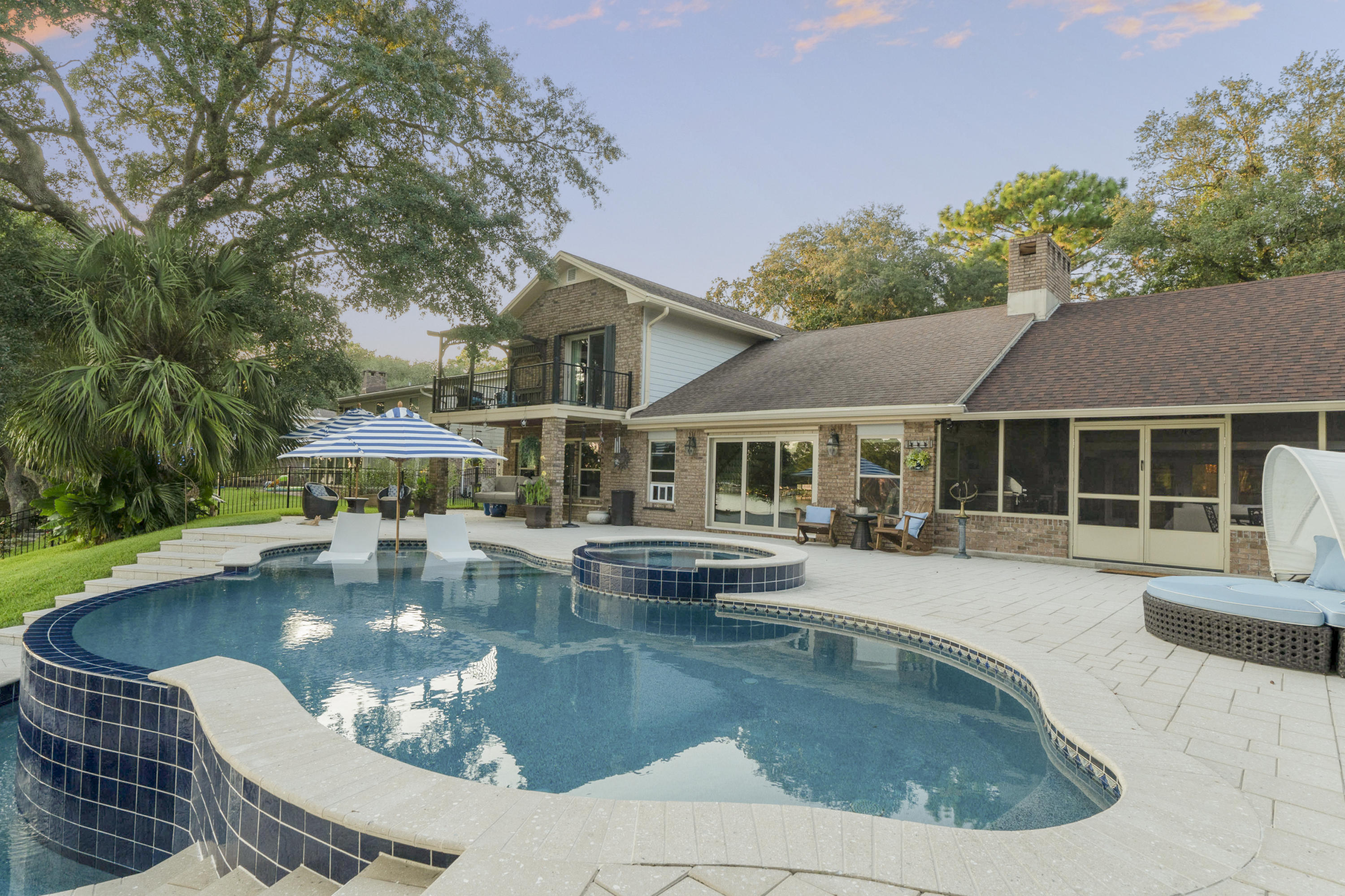 BAYOU POQUITO - Residential