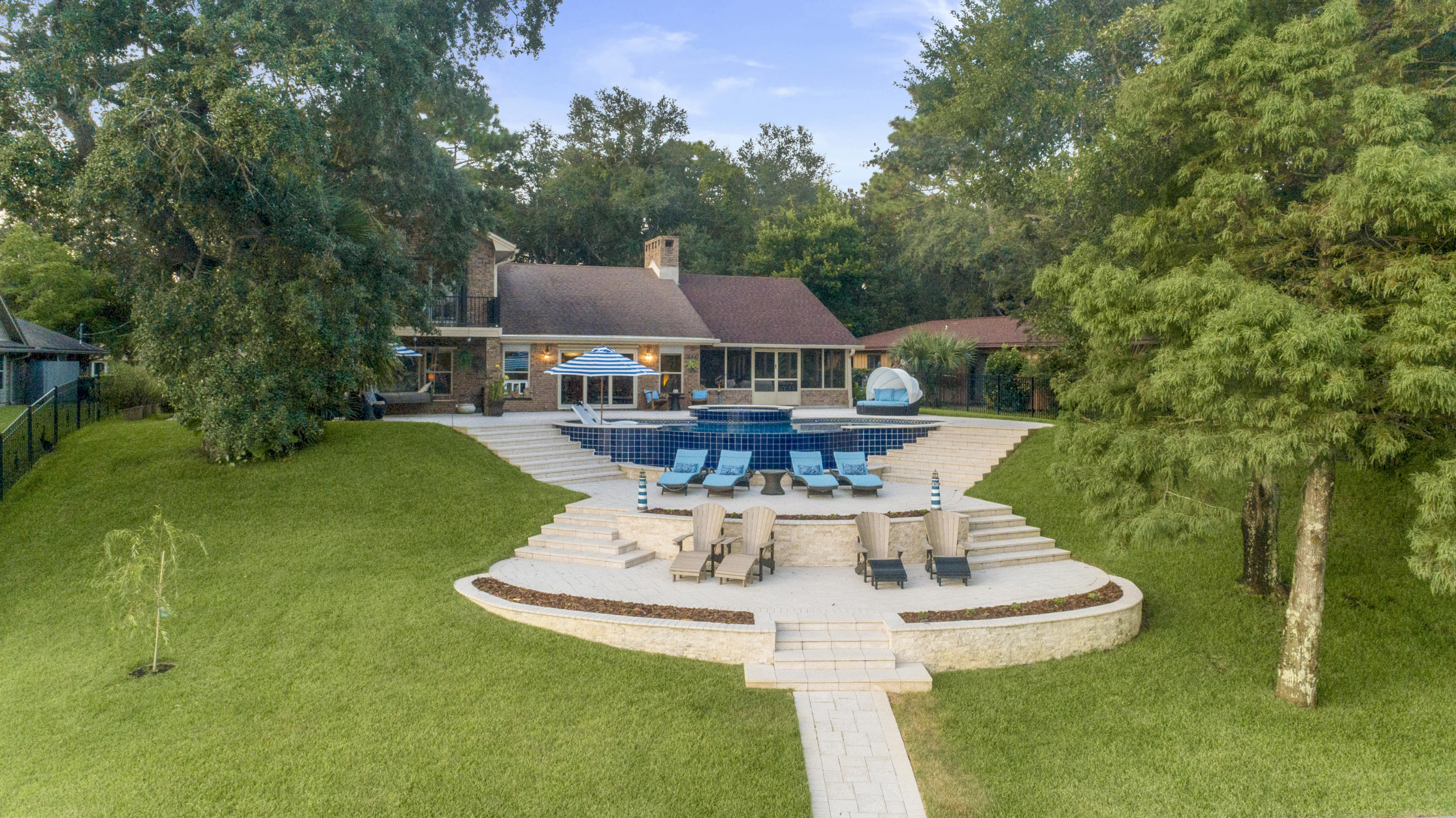 BAYOU POQUITO - Residential