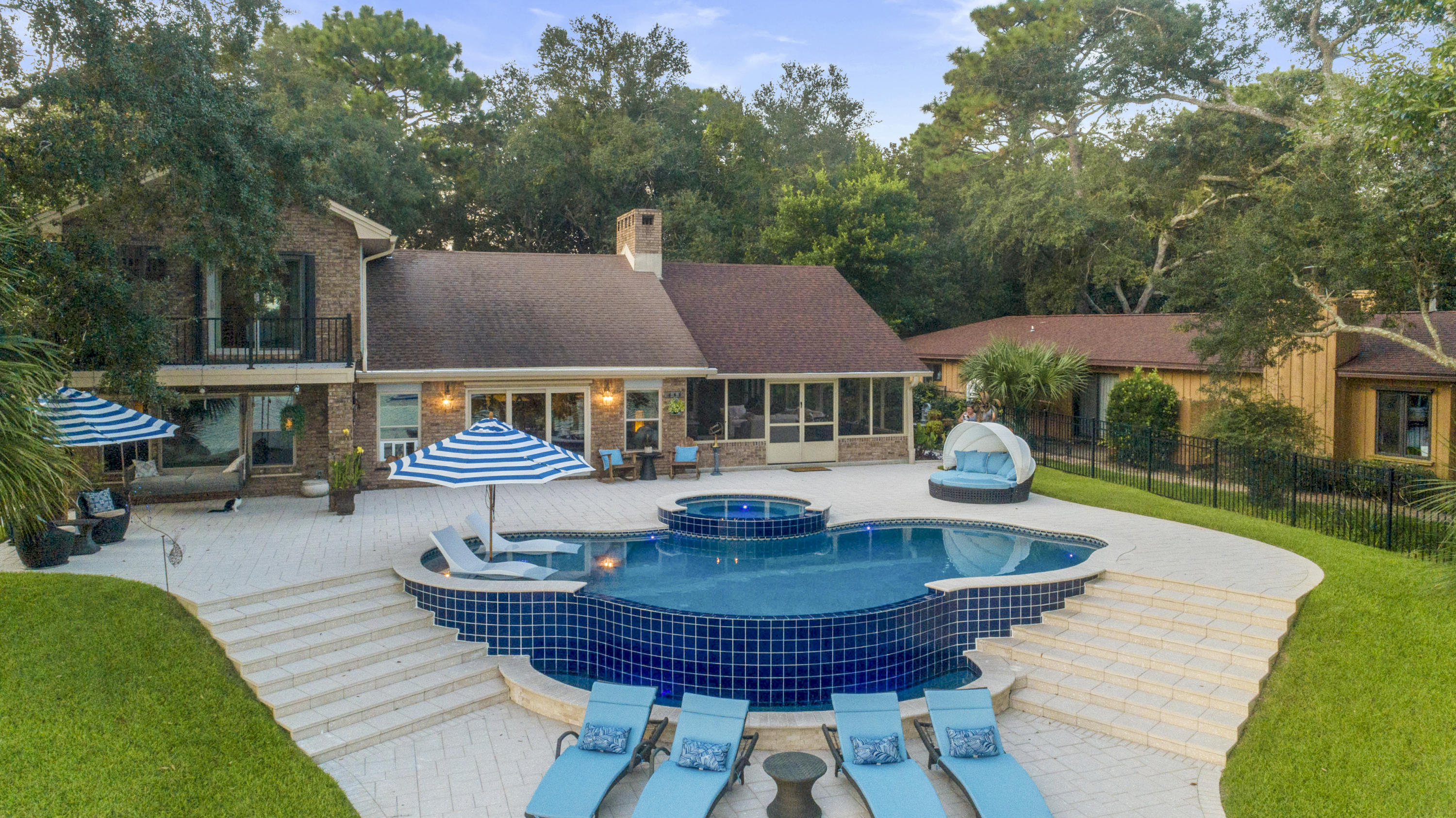 BAYOU POQUITO - Residential