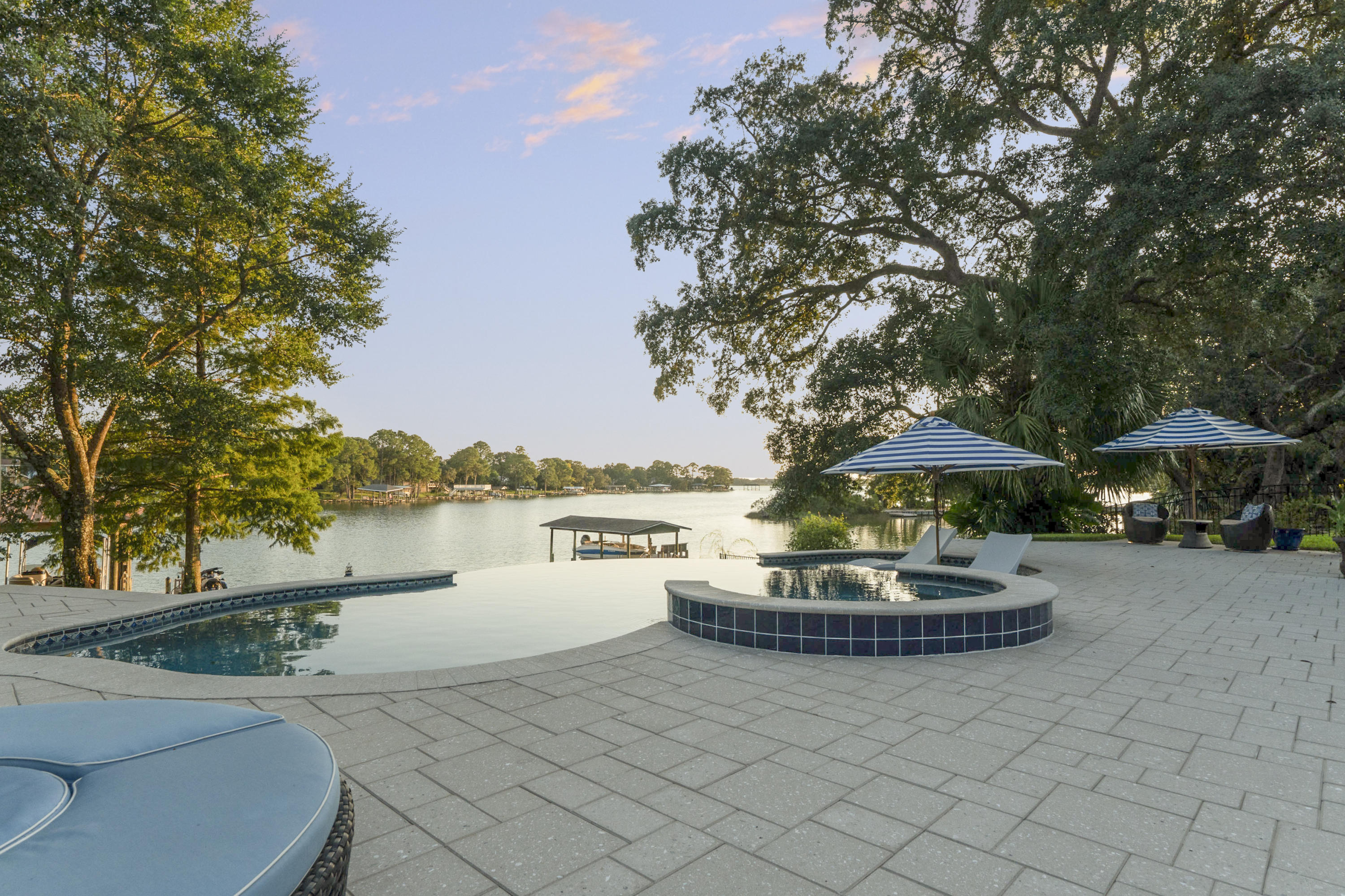 BAYOU POQUITO - Residential