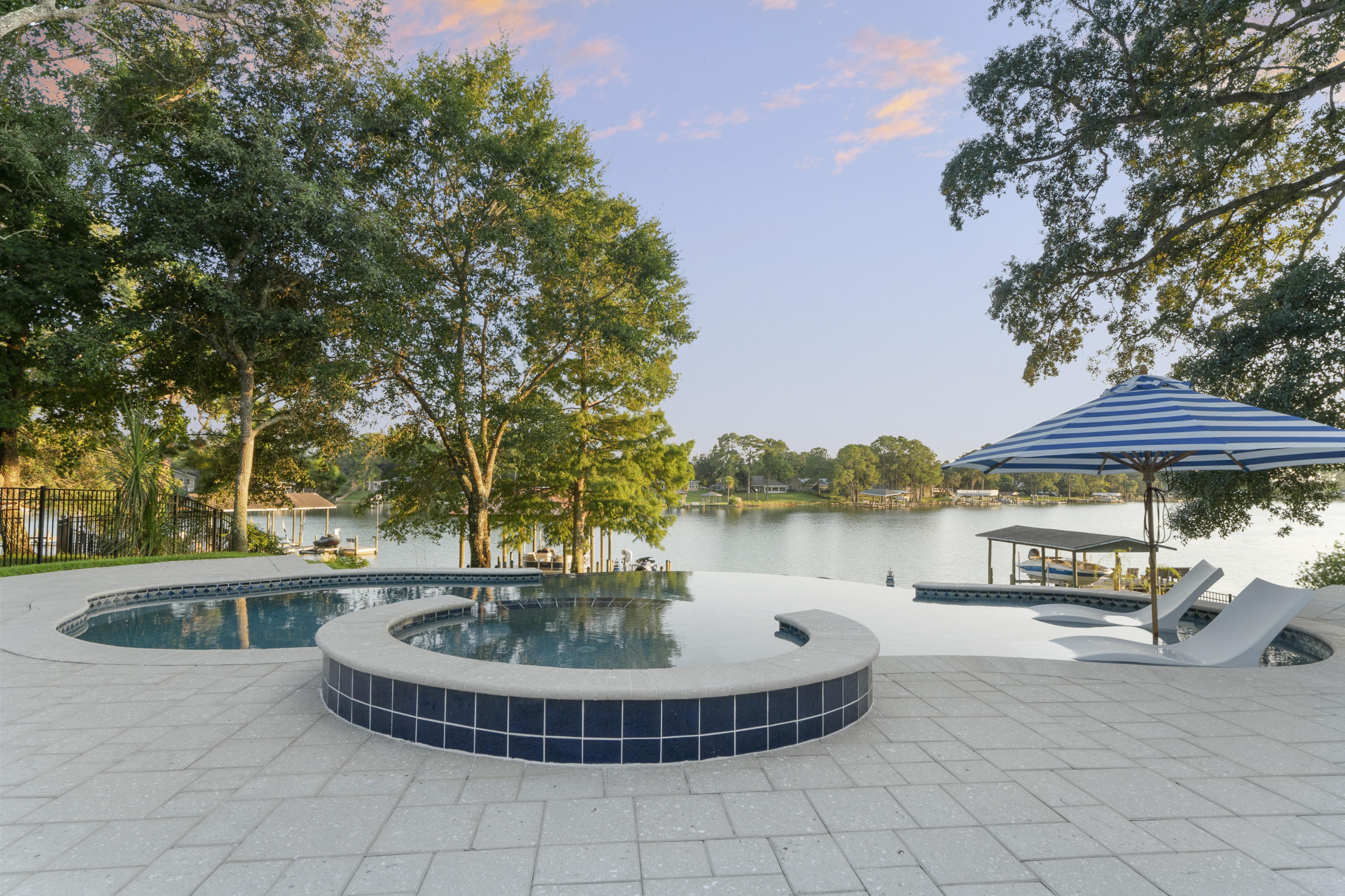 BAYOU POQUITO - Residential