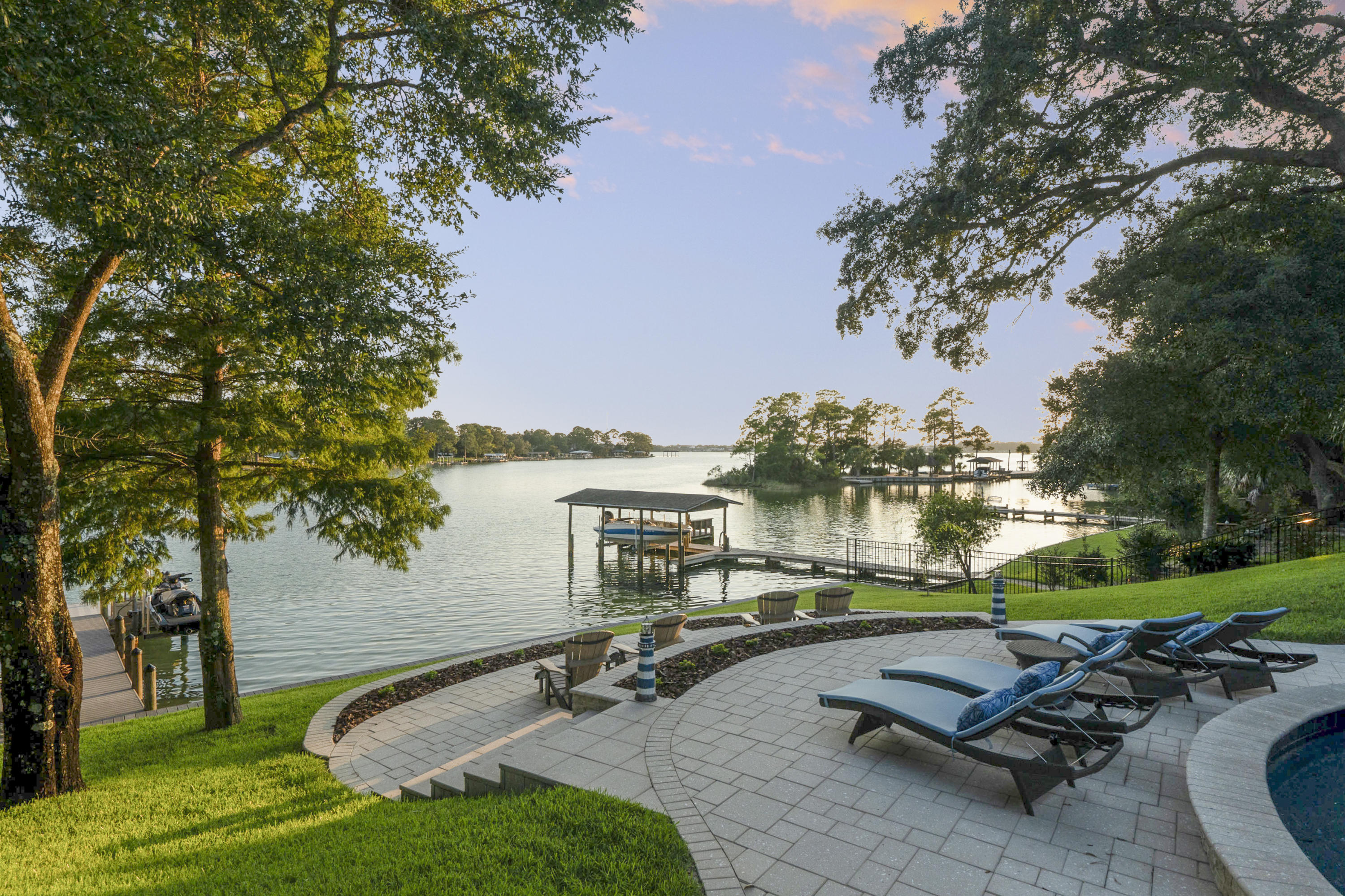 BAYOU POQUITO - Residential