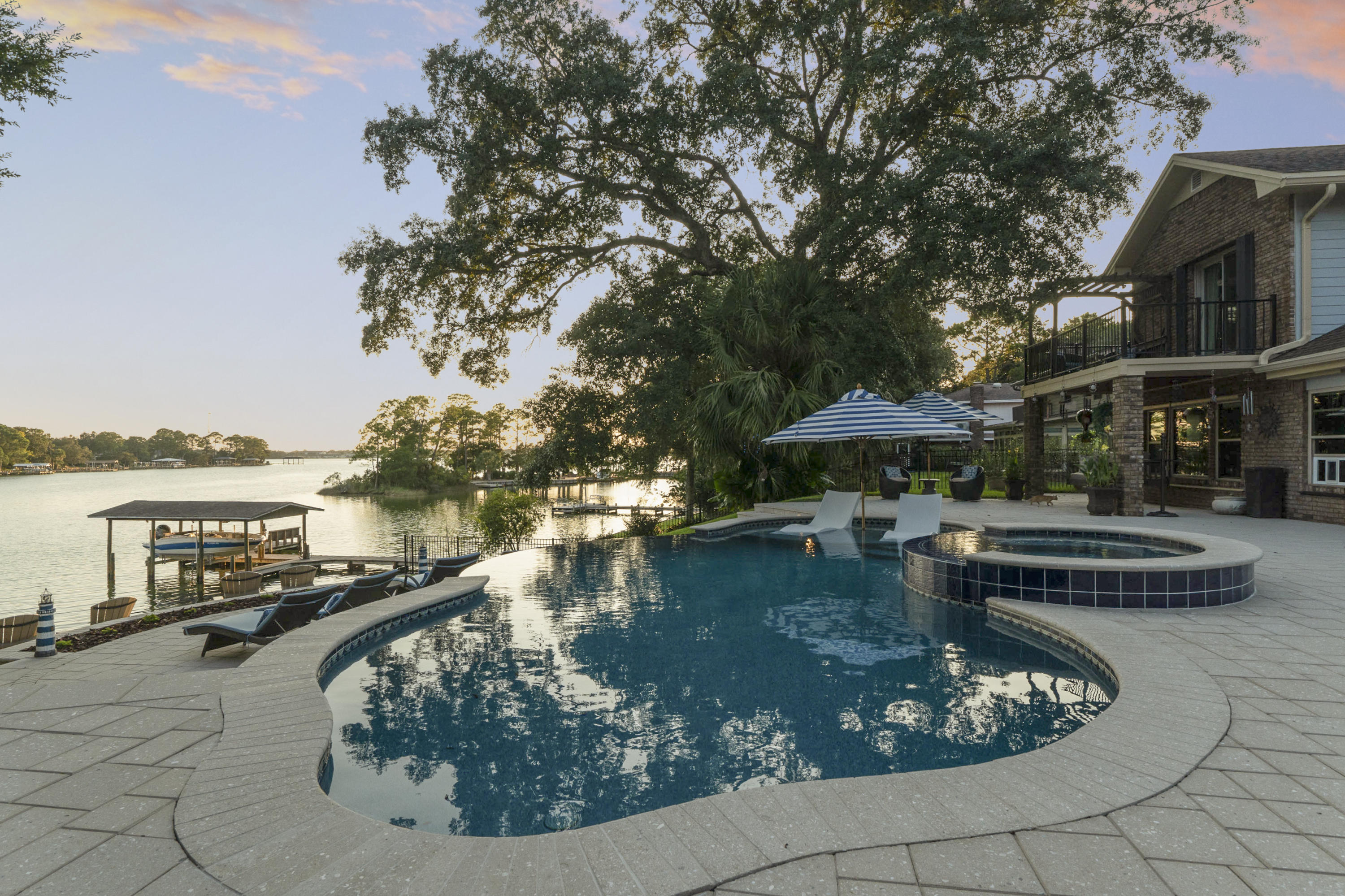 BAYOU POQUITO - Residential