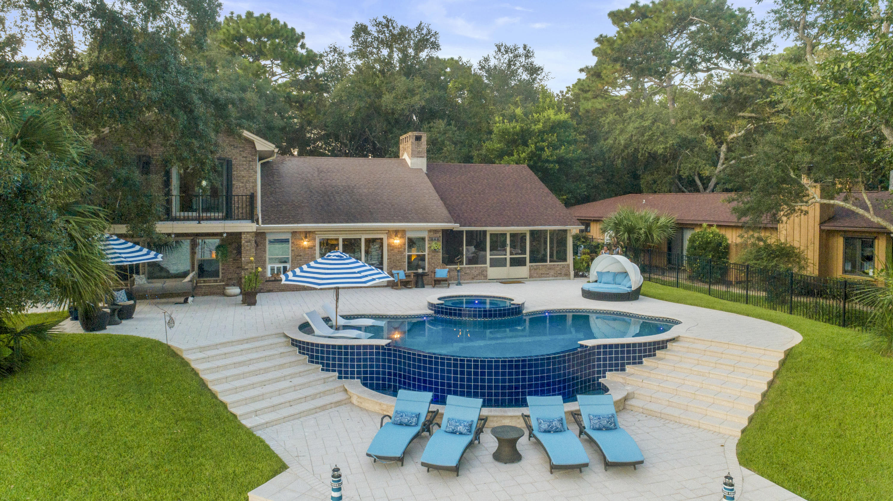 BAYOU POQUITO - Residential