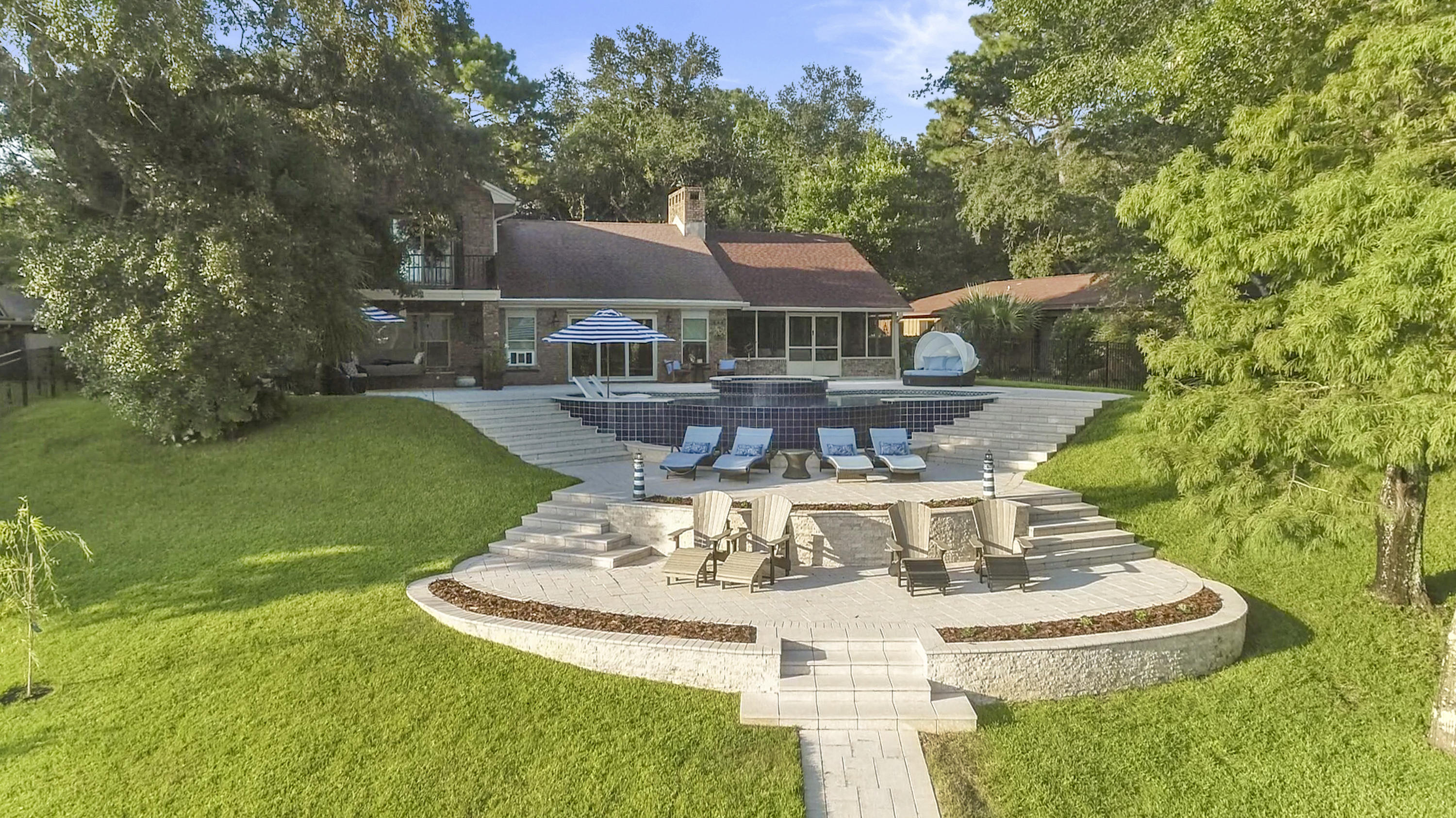 BAYOU POQUITO - Residential