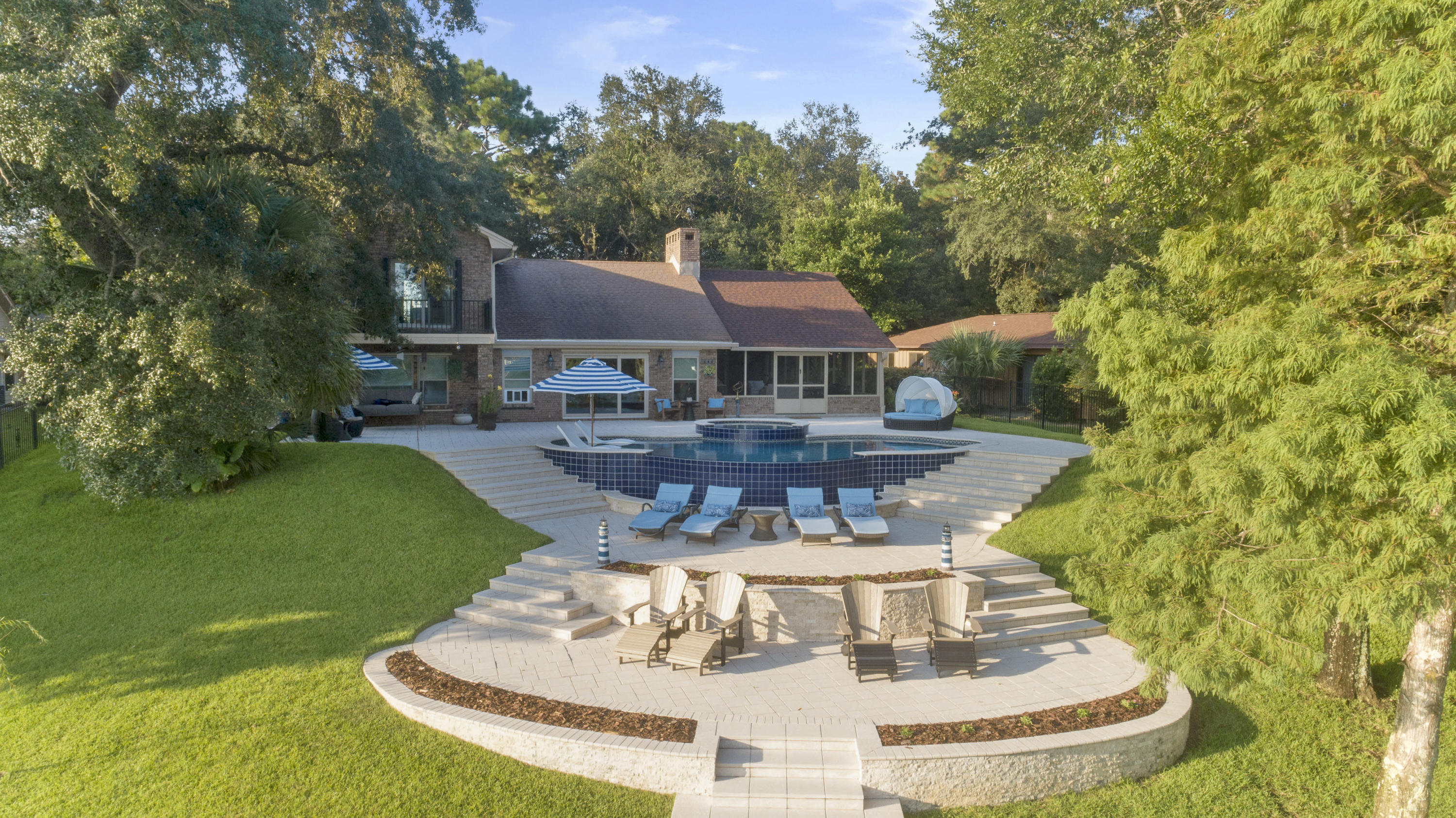 BAYOU POQUITO - Residential