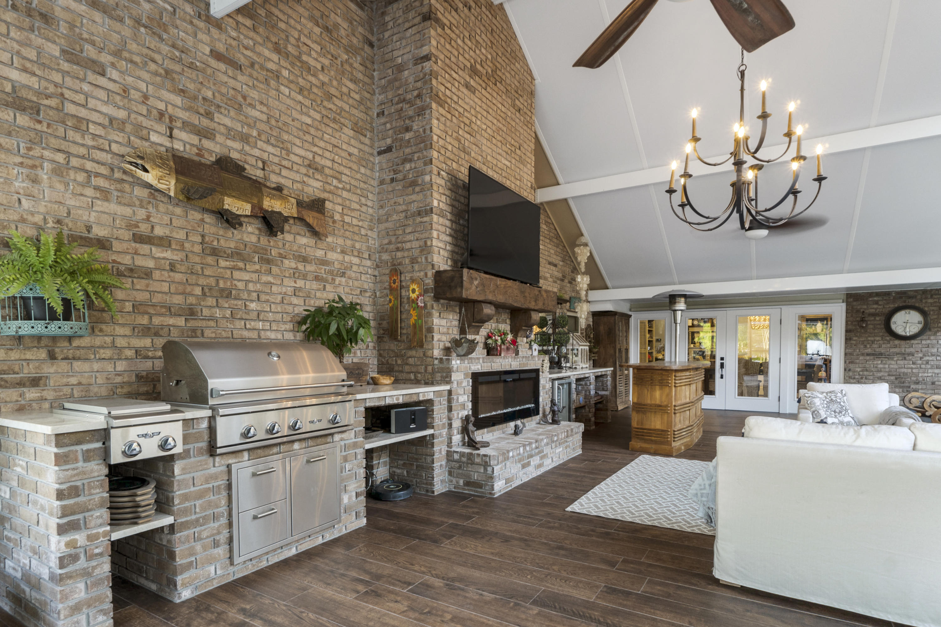 BAYOU POQUITO - Residential