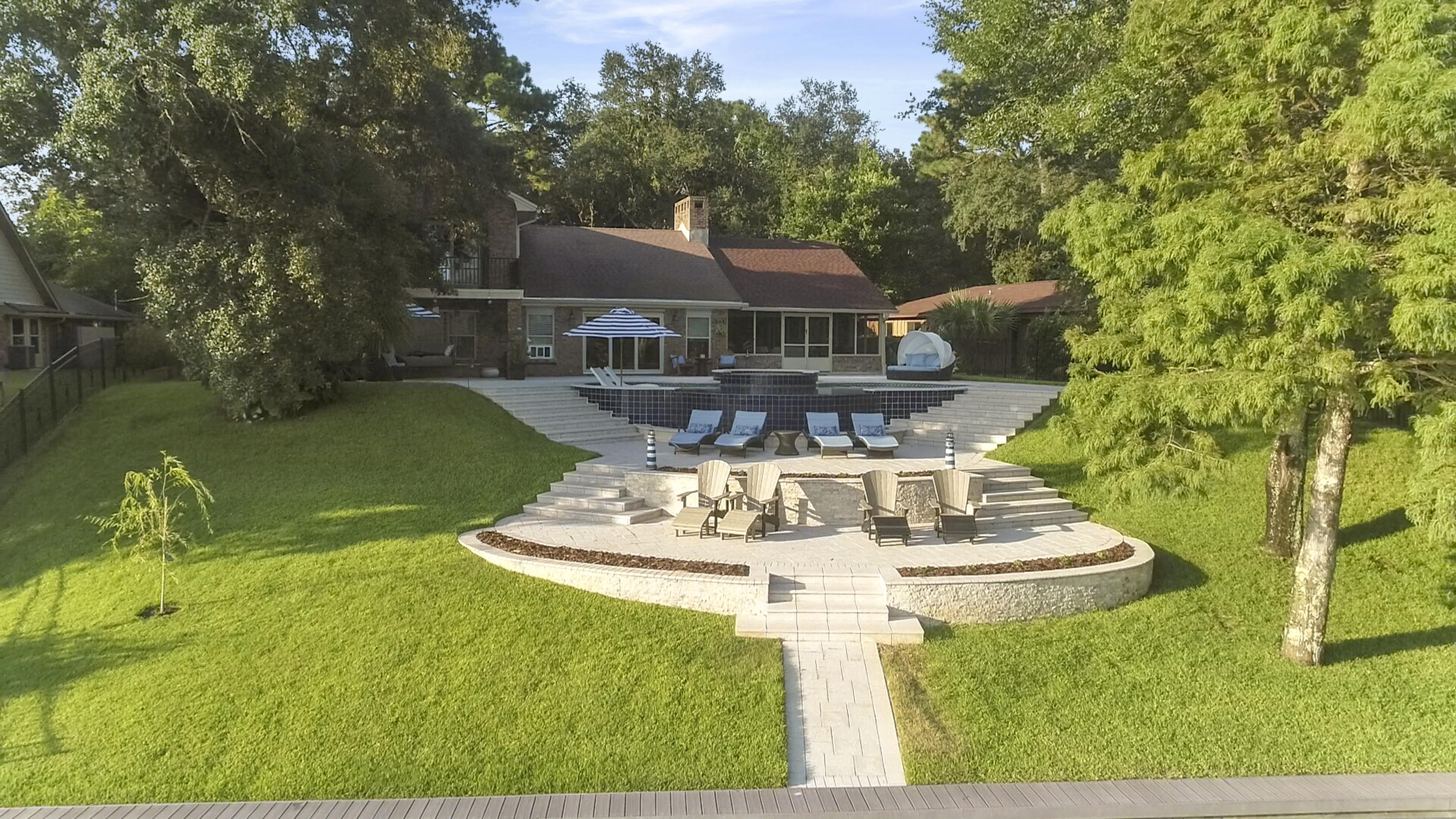 BAYOU POQUITO - Residential