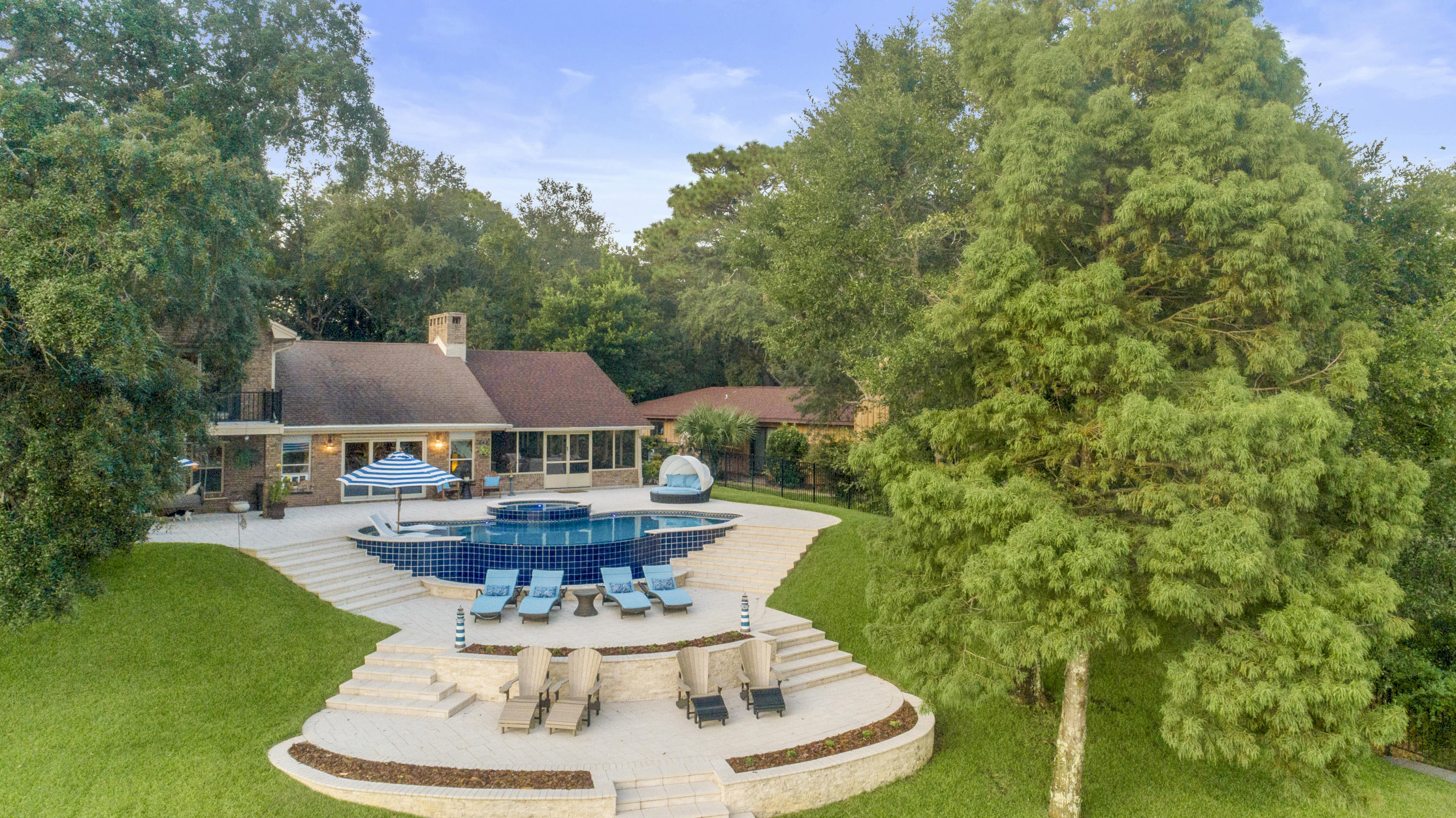 BAYOU POQUITO - Residential