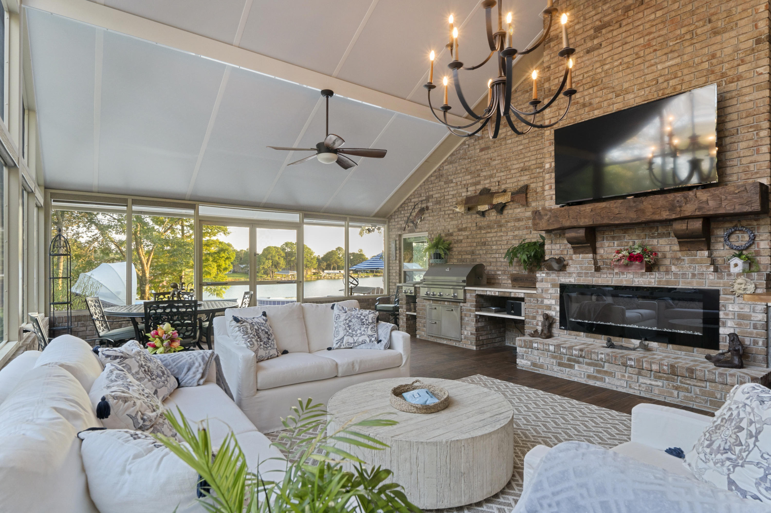 BAYOU POQUITO - Residential