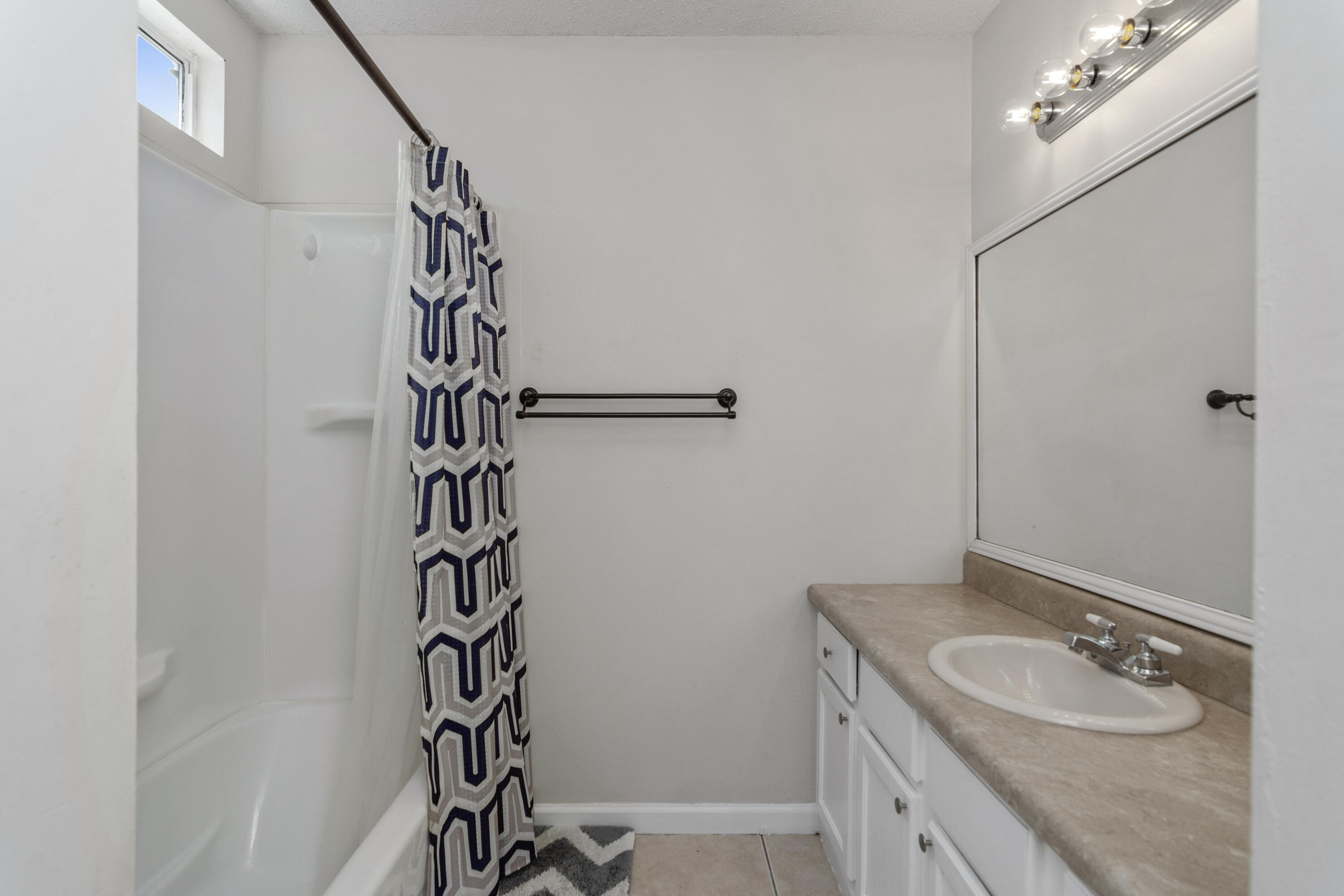 YORKTOWN AT WILLOW BEND - Residential Lease