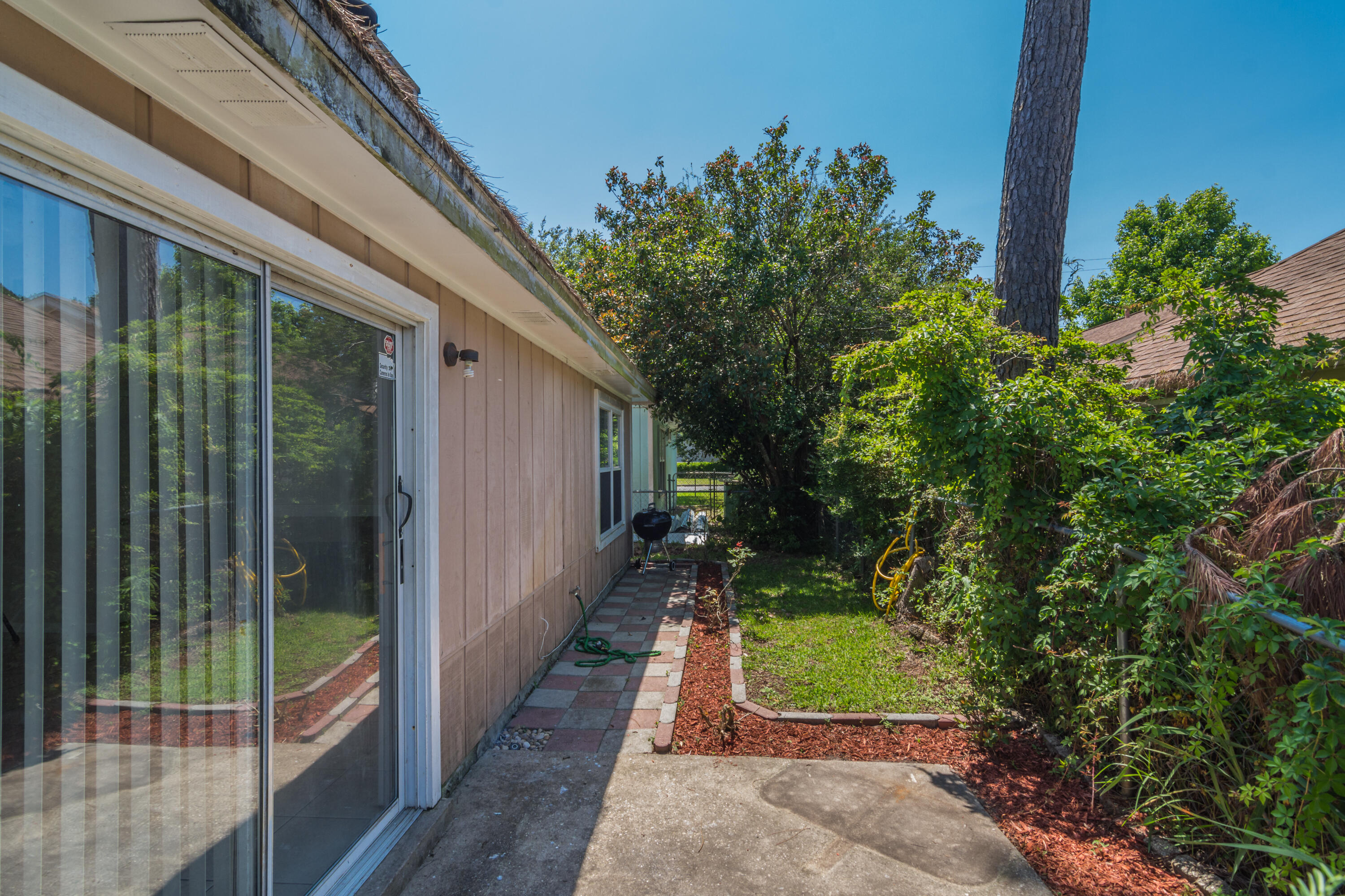 YORKTOWN AT WILLOW BEND - Residential Lease