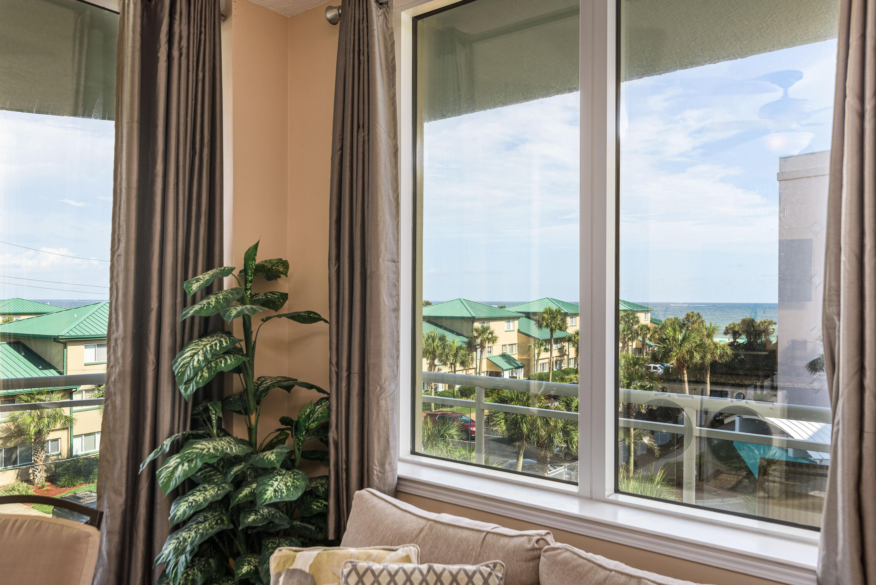 DESTIN WEST GULFSIDE VILLAS - Residential