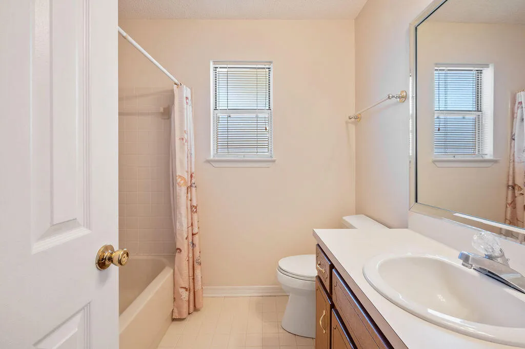 Niceville, Florida 32578, United States, 3 Bedrooms Bedrooms, ,2 BathroomsBathrooms,Residential,Pending,7988