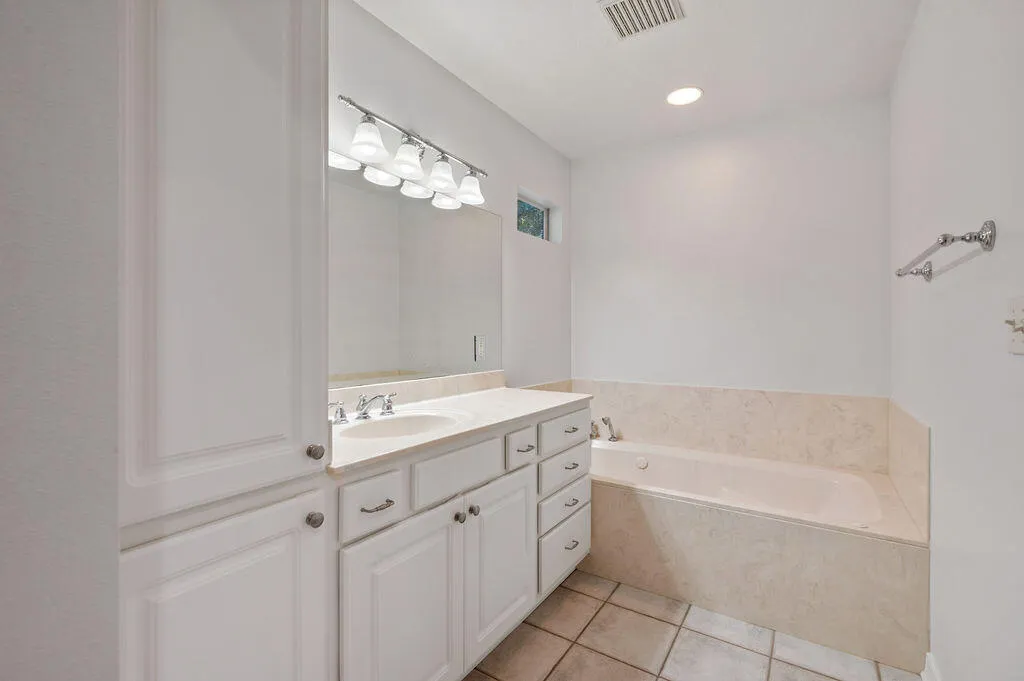 Niceville, Florida 32578, United States, 3 Bedrooms Bedrooms, ,2 BathroomsBathrooms,Residential,Pending,7988