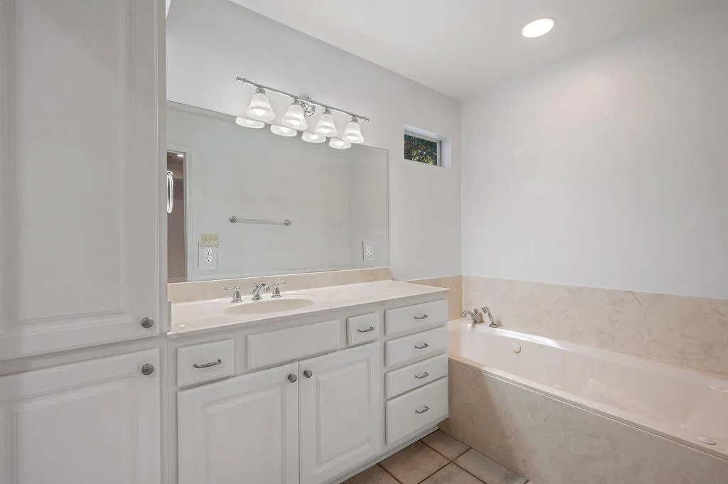 Niceville, Florida 32578, United States, 3 Bedrooms Bedrooms, ,2 BathroomsBathrooms,Residential,Pending,7988