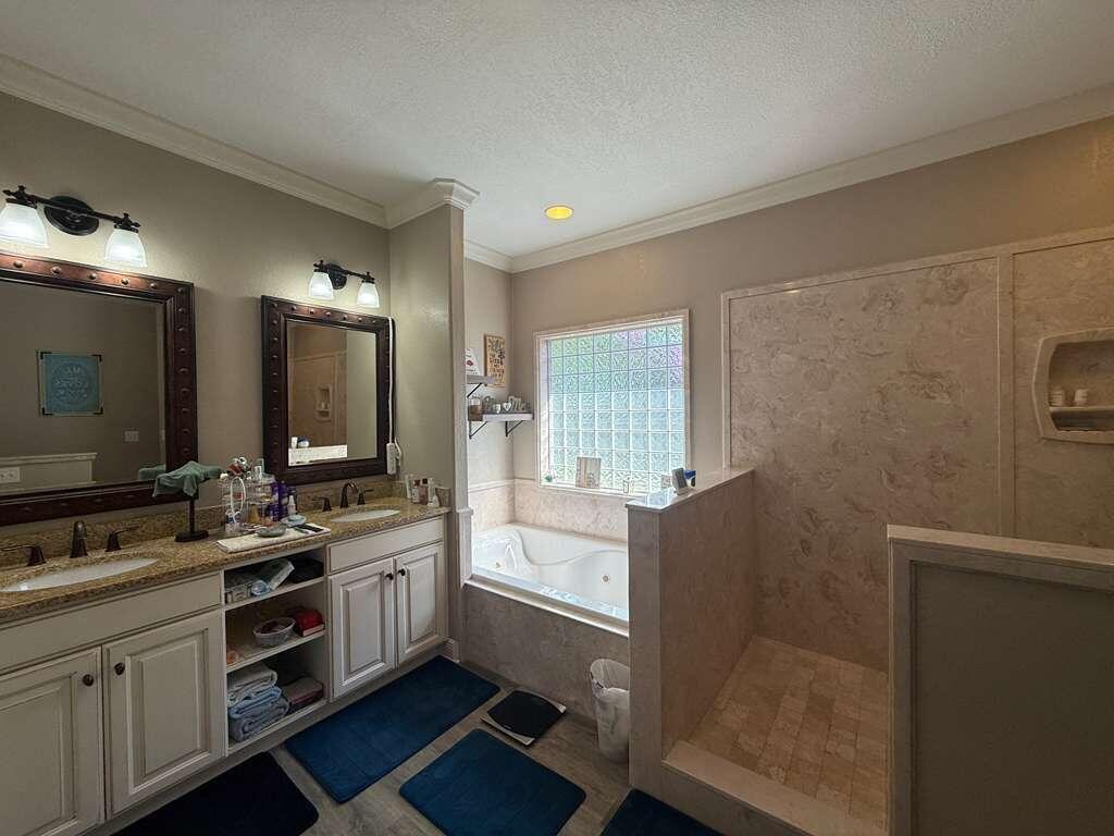 VALPARAISO PINECREST 5 - Residential Lease