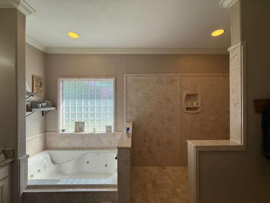 VALPARAISO PINECREST 5 - Residential Lease