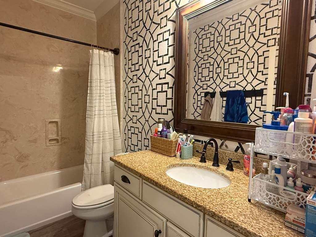 VALPARAISO PINECREST 5 - Residential Lease