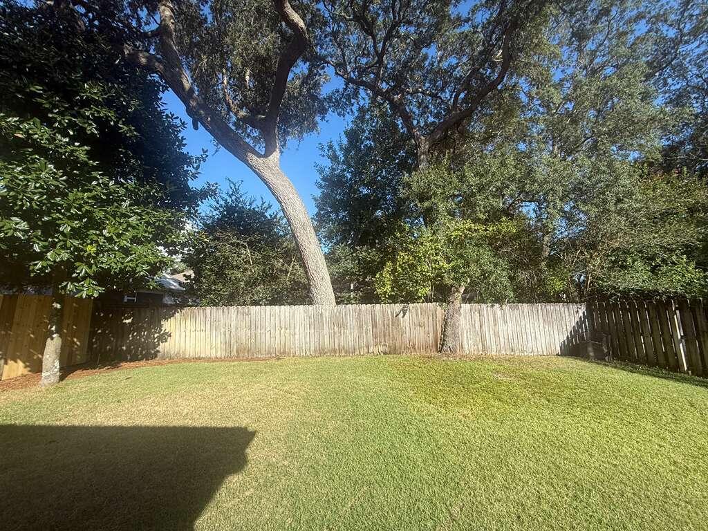 VALPARAISO PINECREST 5 - Residential Lease