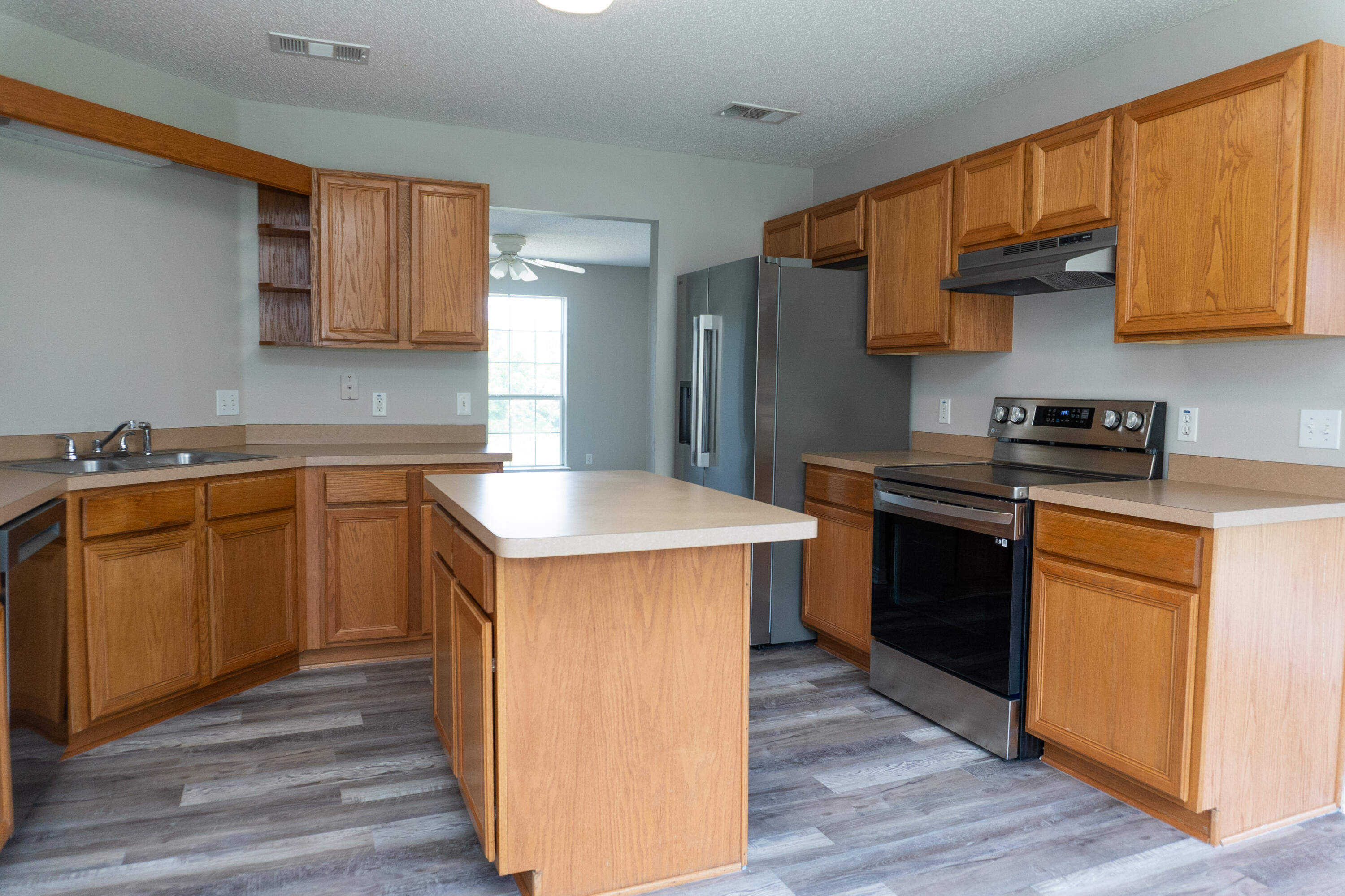 WESTVIEW ESTATES PH 5 - Residential Lease