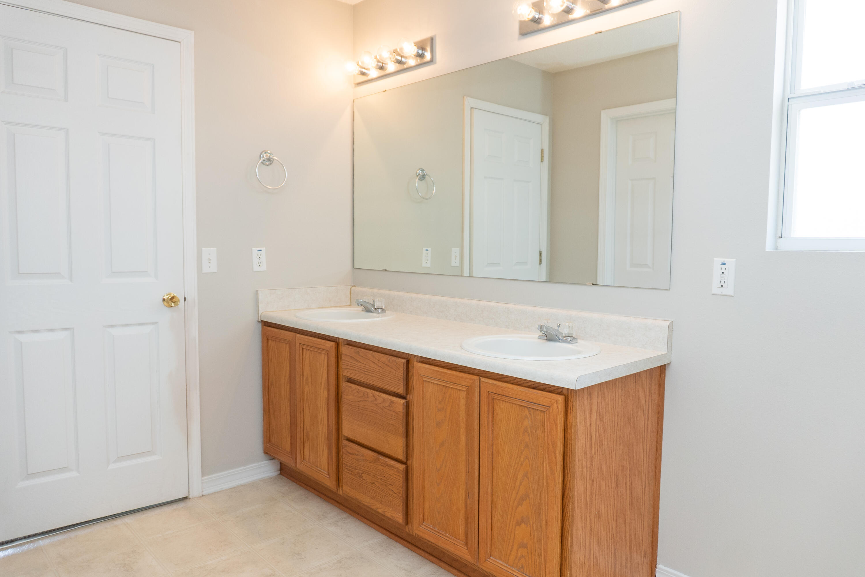 WESTVIEW ESTATES PH 5 - Residential Lease