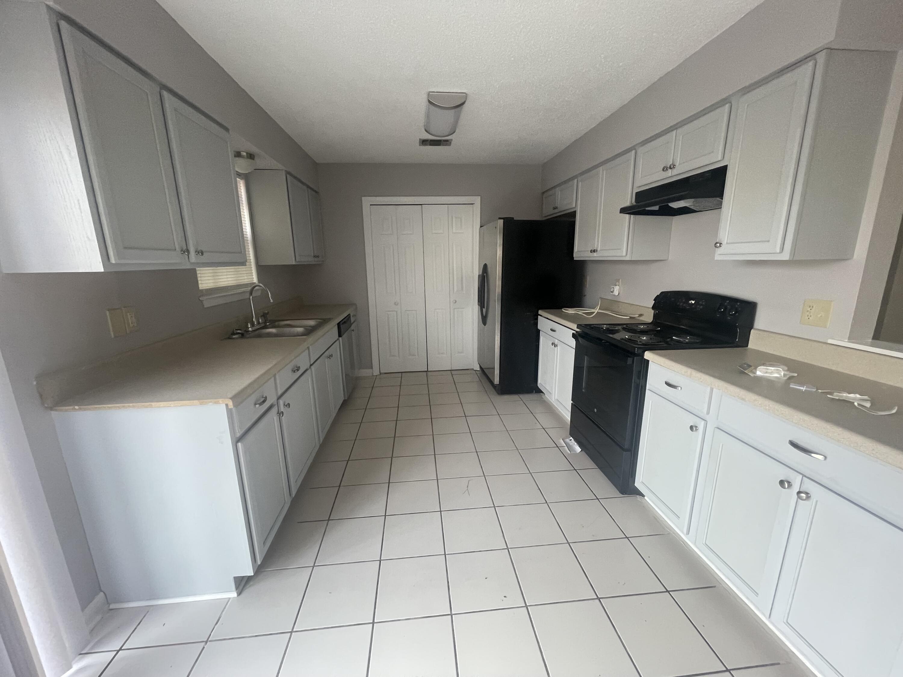 WYNNEHAVEN BEACH ESTATES 1ST ADDN - Residential Lease