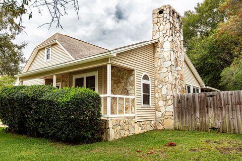 A home in Niceville