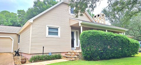 A home in Niceville