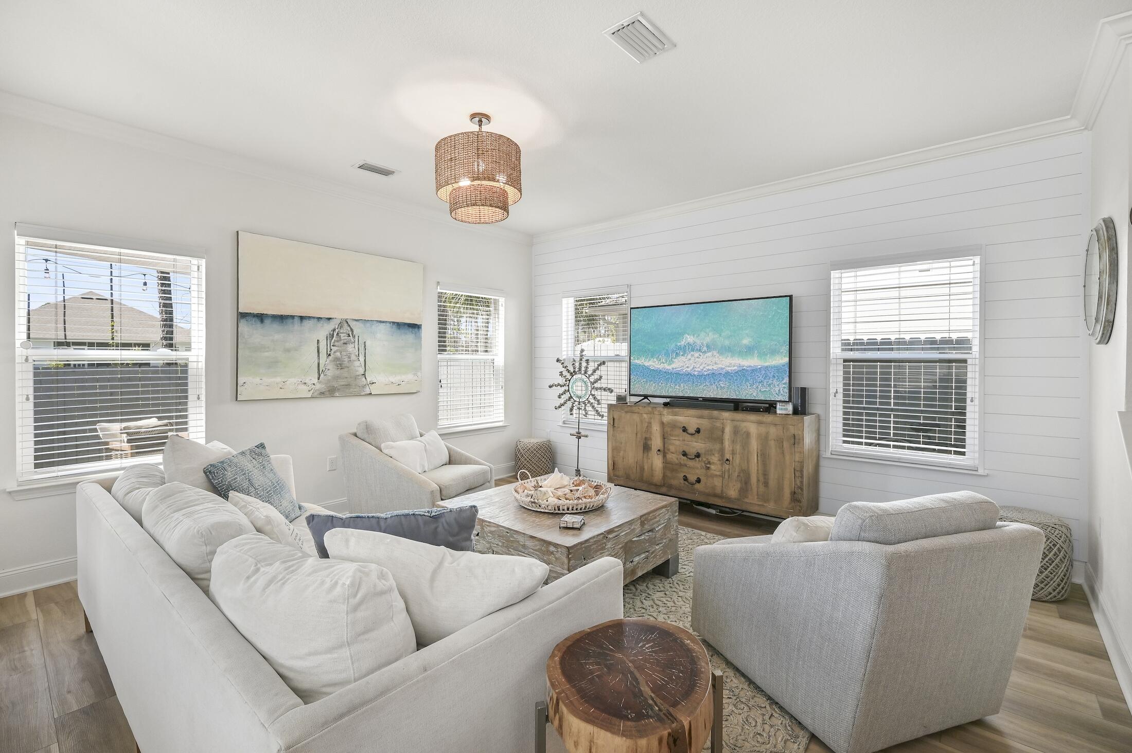 THOMPSON WOODS - Residential