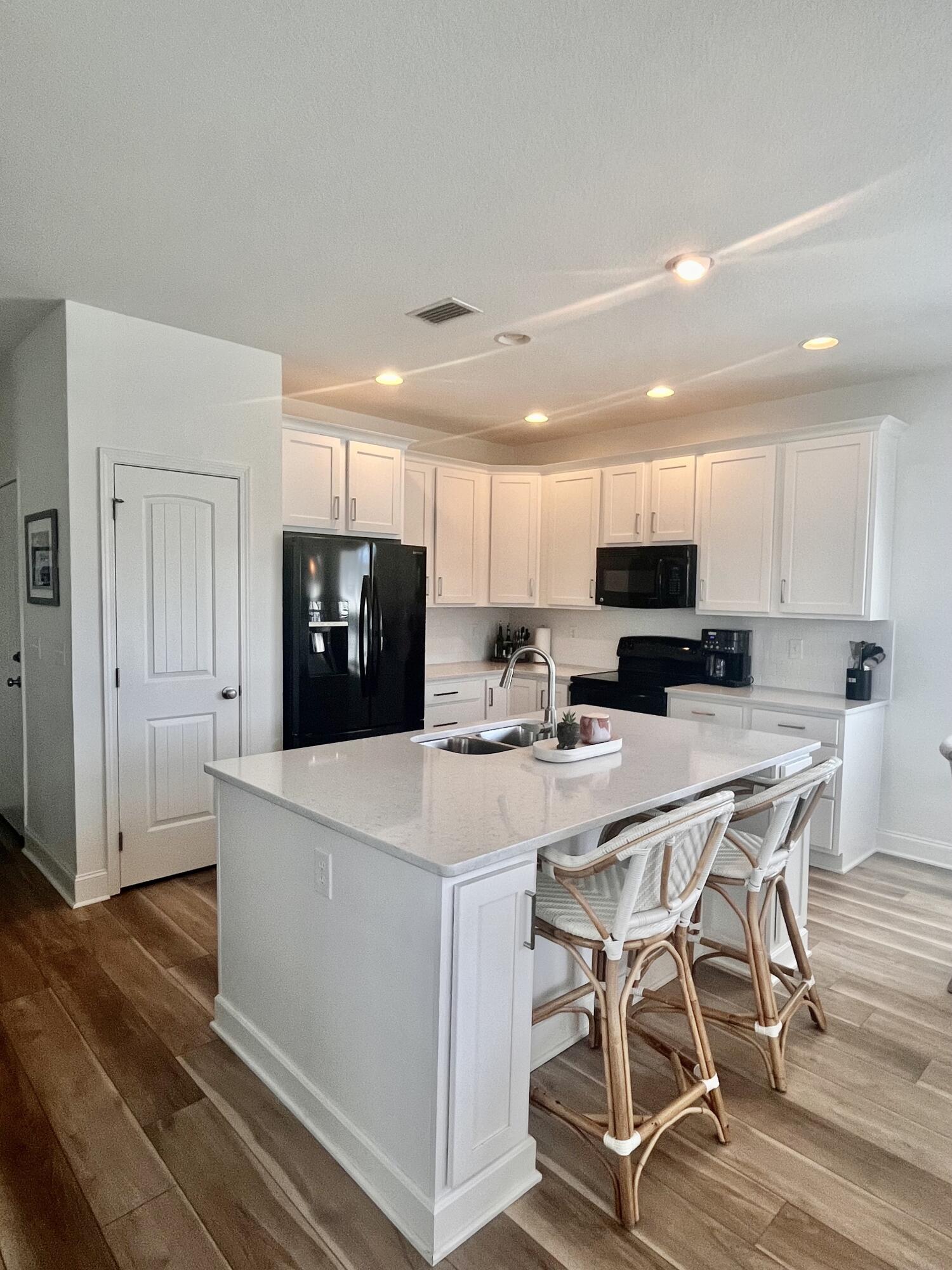 THOMPSON WOODS - Residential