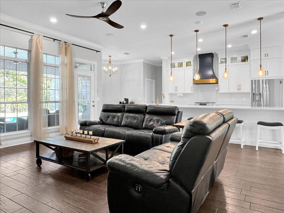 BISCAYNE POINTE - Residential