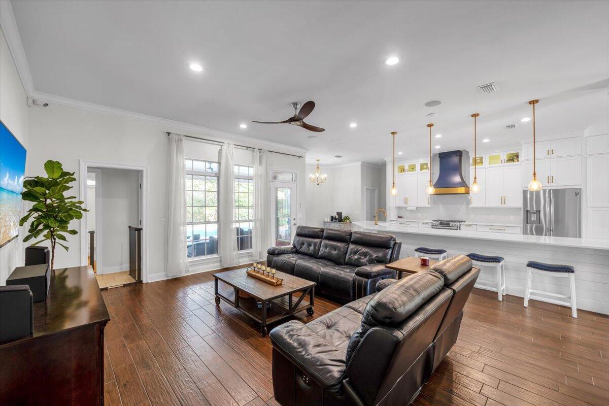 BISCAYNE POINTE - Residential