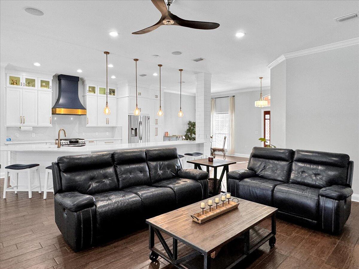 BISCAYNE POINTE - Residential