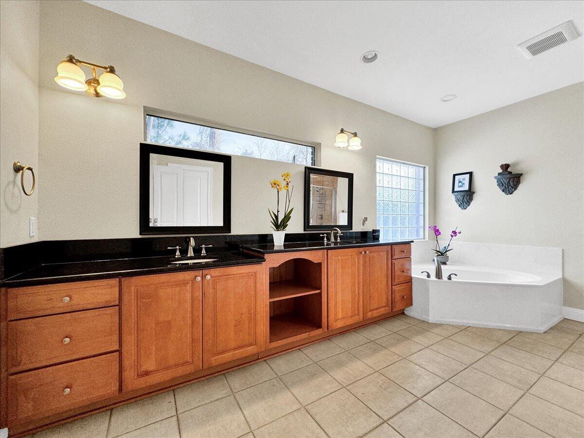 BISCAYNE POINTE - Residential