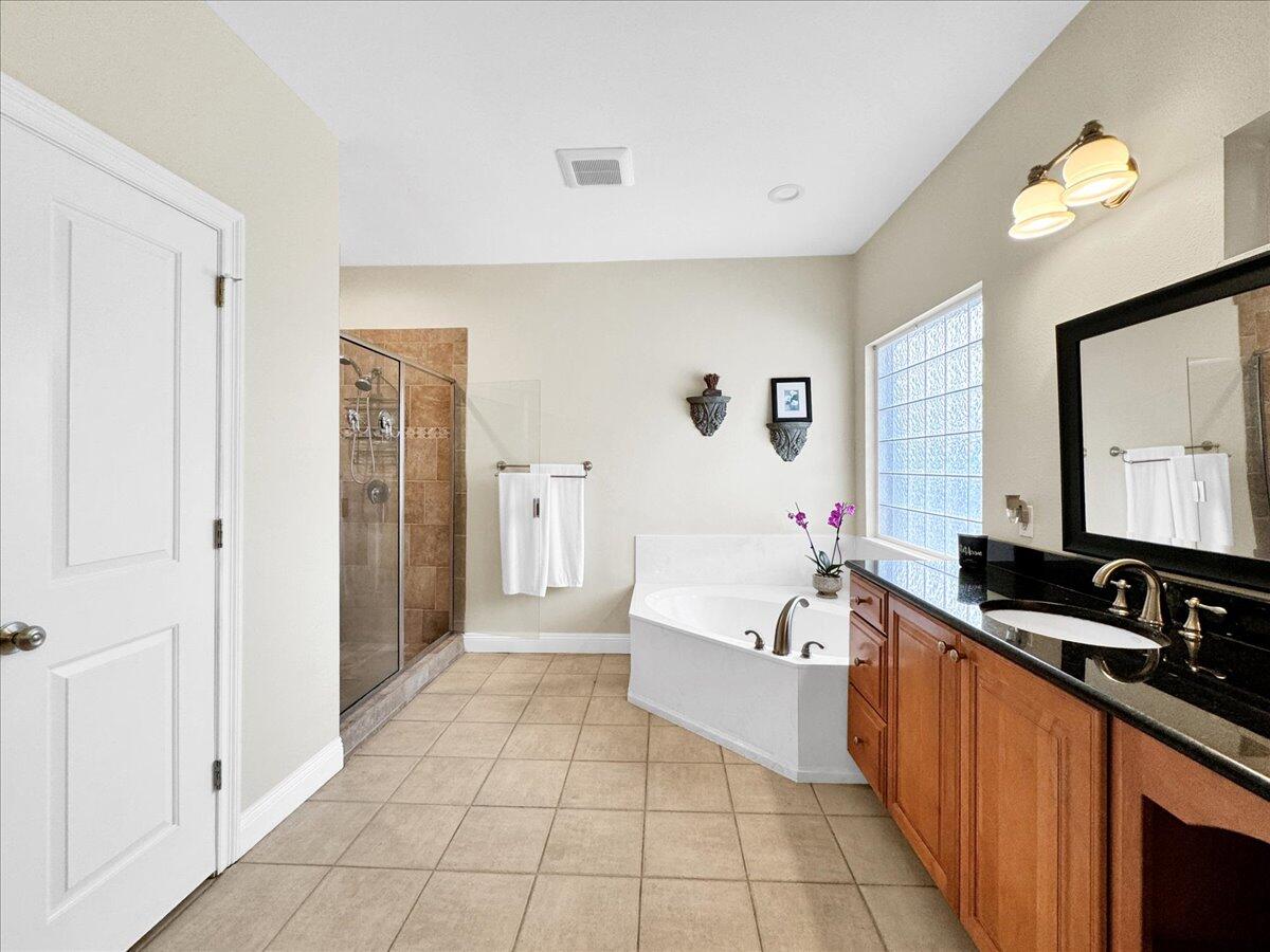 BISCAYNE POINTE - Residential