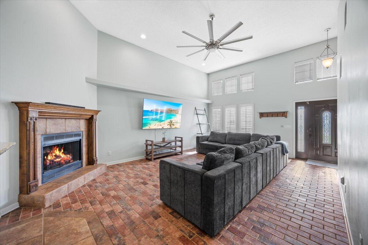 23-2S-27-4903-00000-0380 - Residential Lease