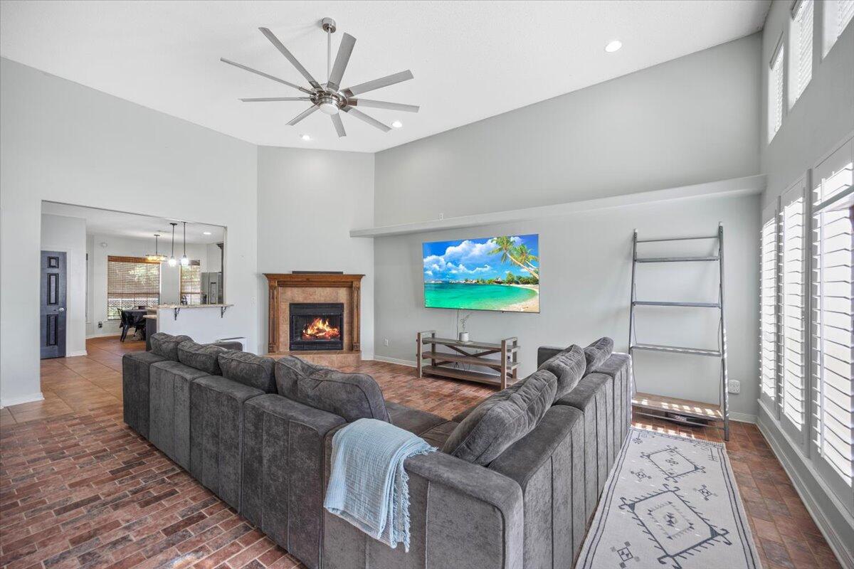 23-2S-27-4903-00000-0380 - Residential Lease